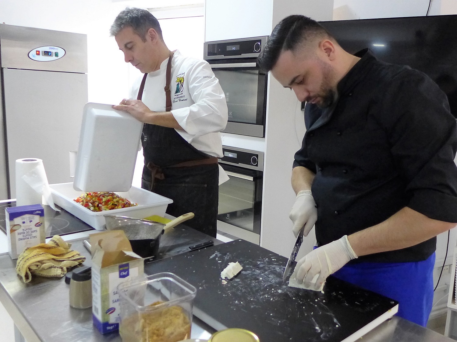 David Coutant et un élève cuisinier.