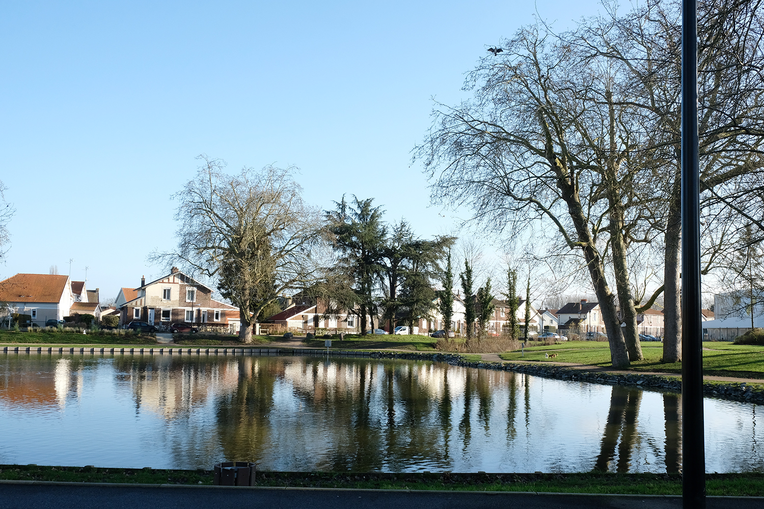 En centre-ville, l’aménagement des berges du parc LEBRET.