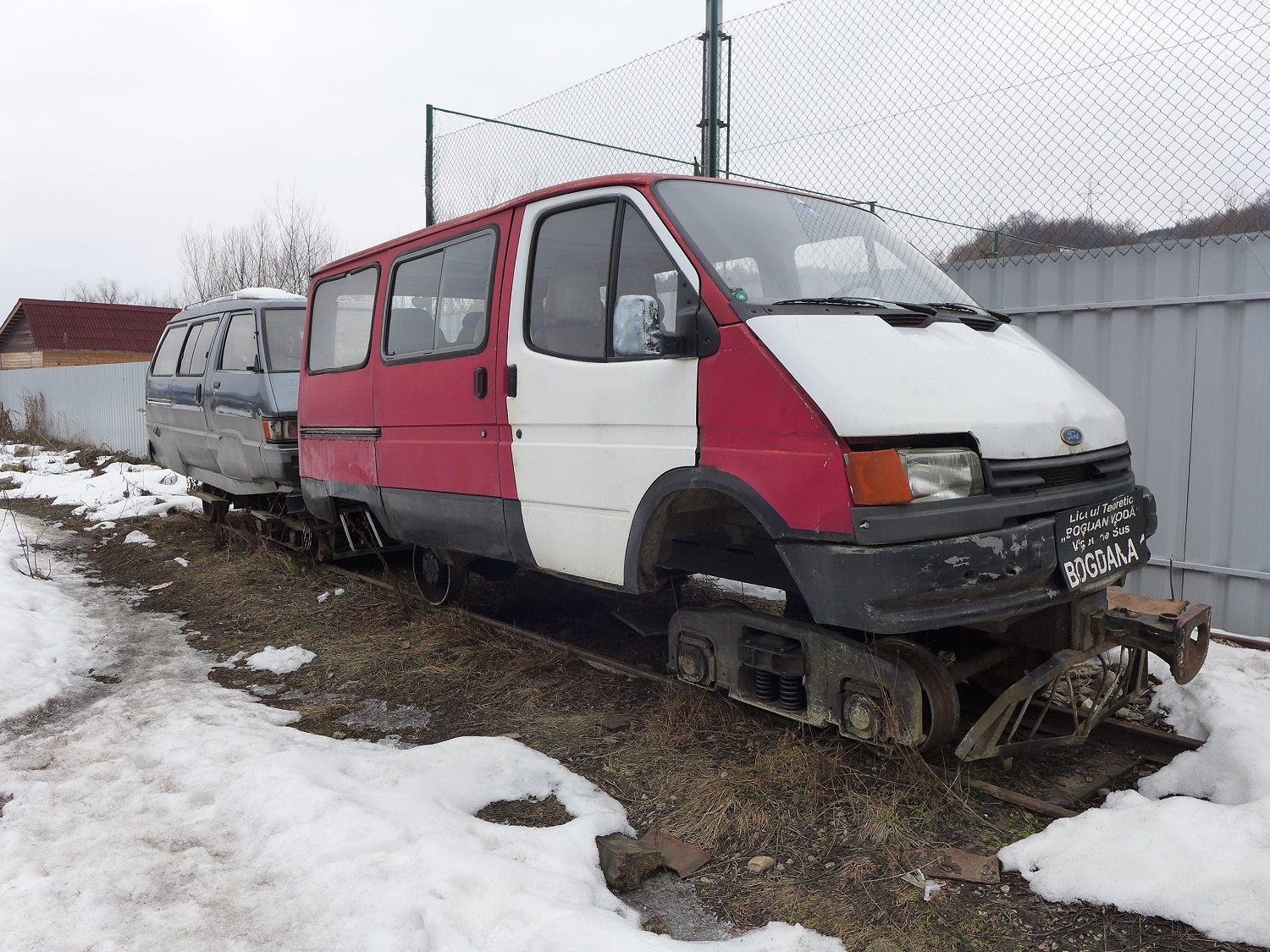 Draisines stationnées dans la gare de Viseu de sus.