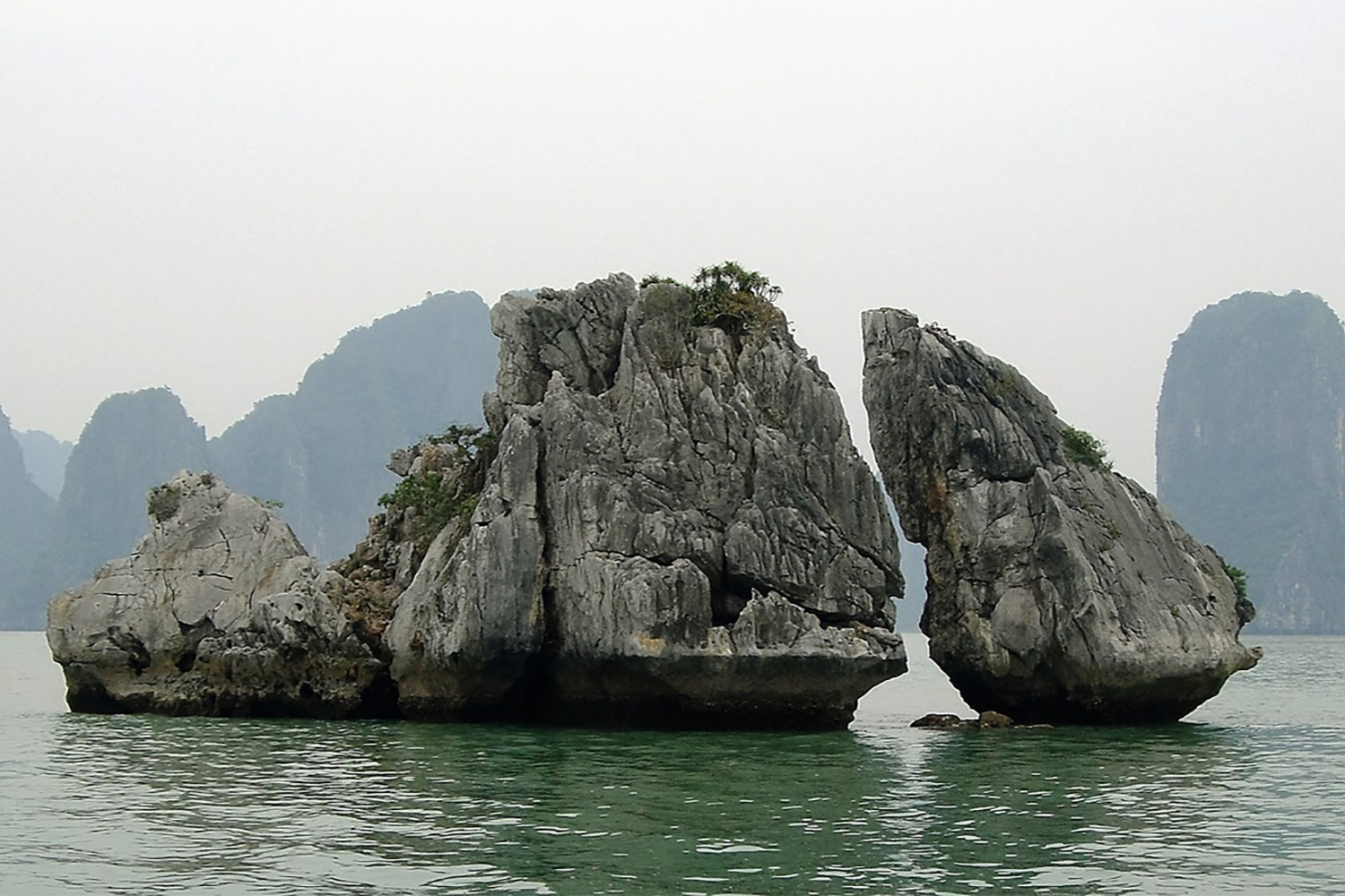 La Baie d’Ha-Long est célèbre pour ses 