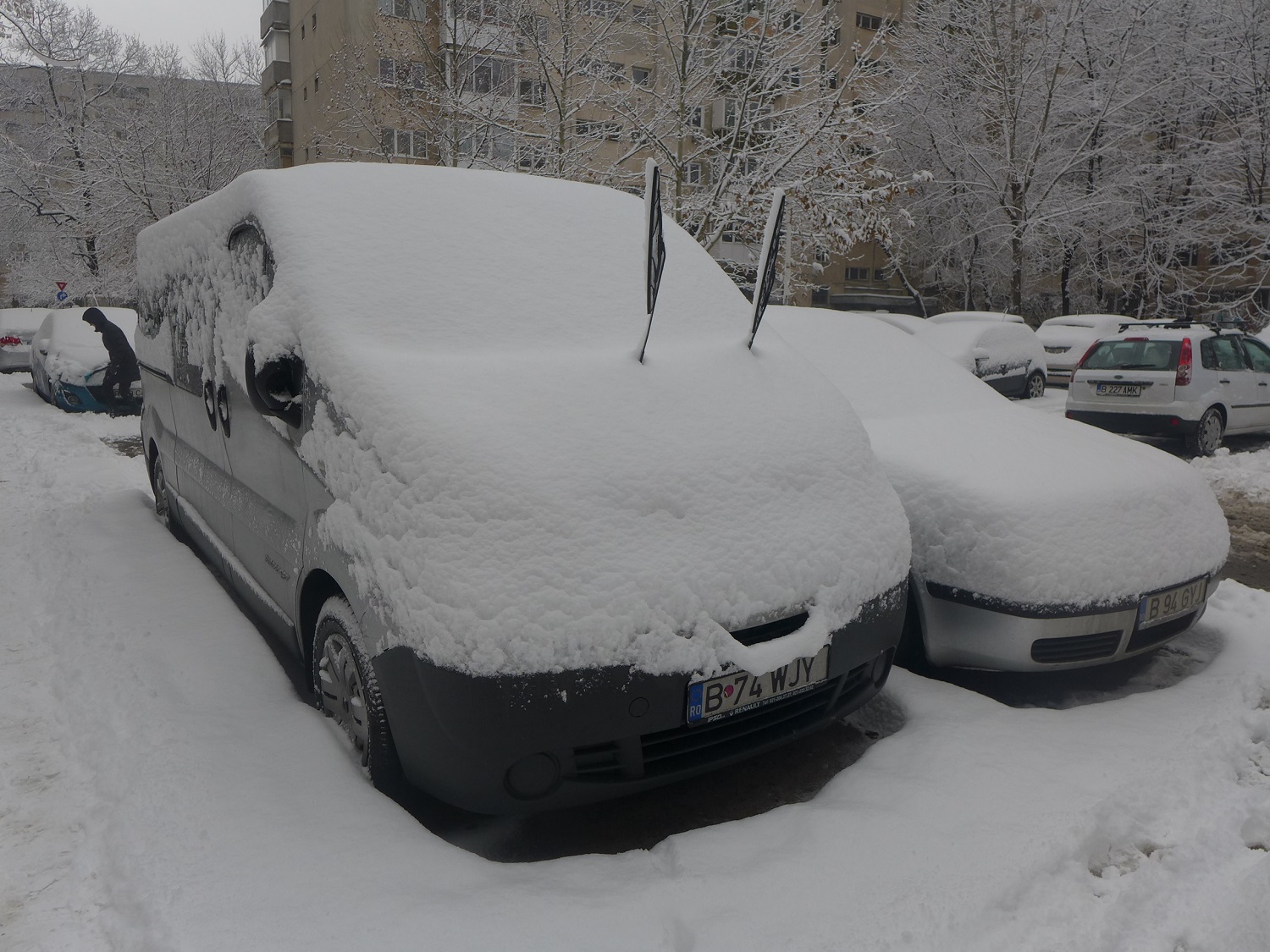 Une épaisse couche de neige a recouvert la ville