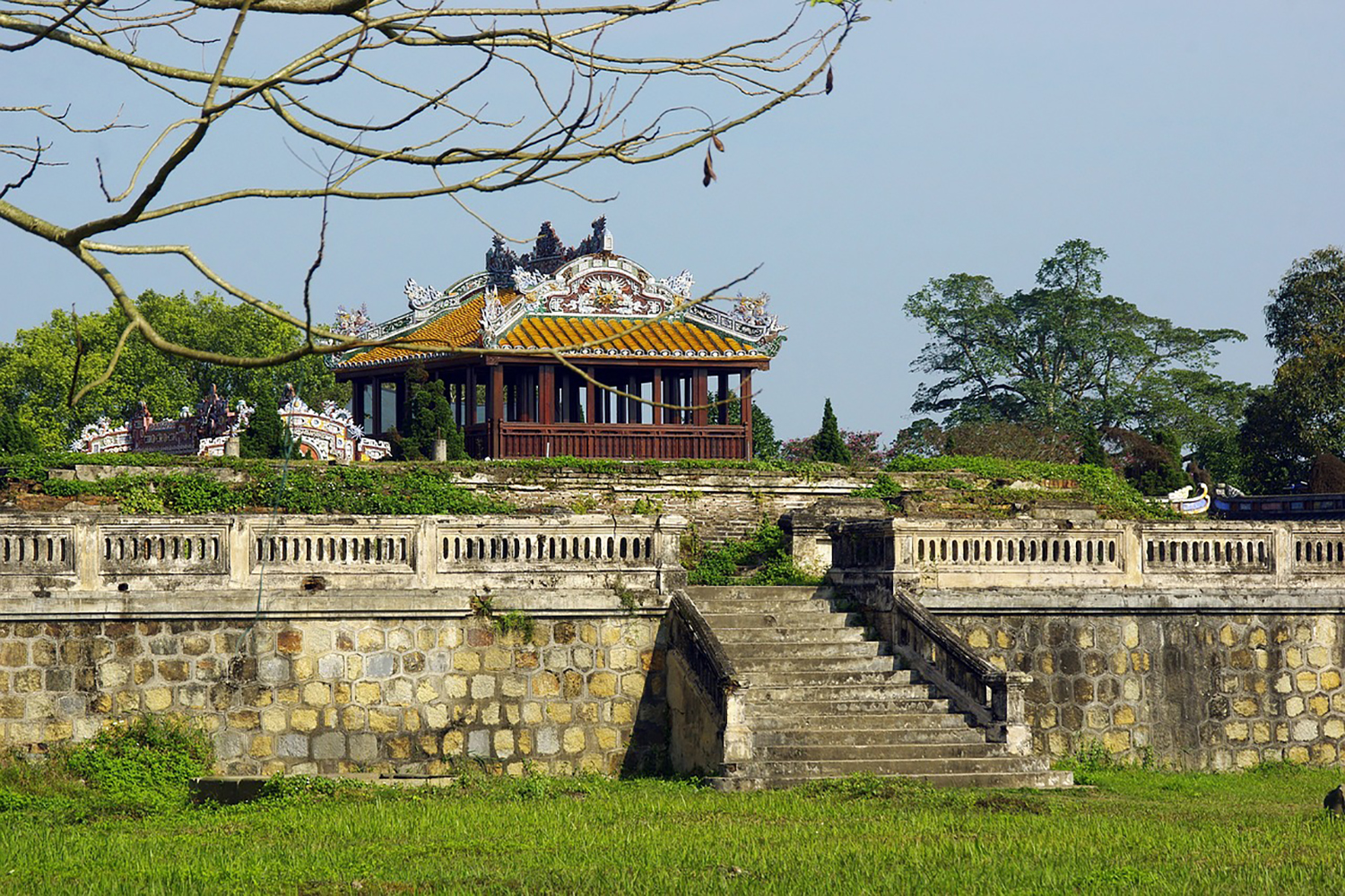 Le pavillon de l’ancien Palais Impérial à Huê. La cité impériale a été construite entre 1804 à 1833 sur l’initiative de Gia Long, le fondateur de la dynastie des Nguyễn ©pixabay creative commons CC0