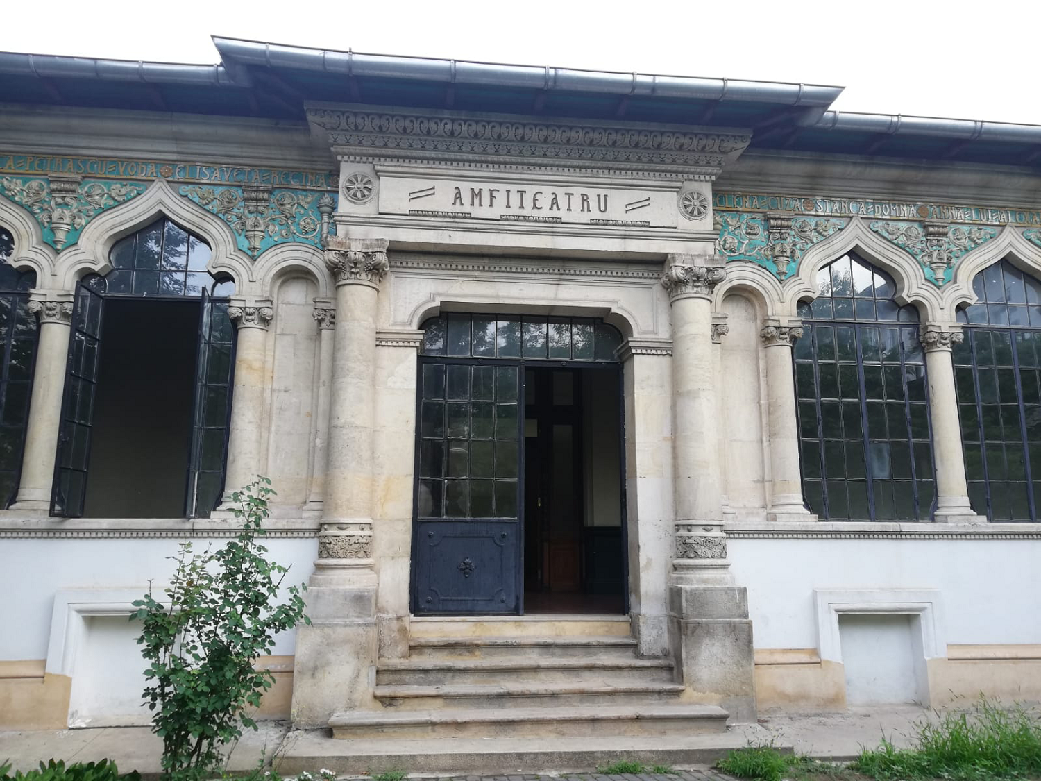 L’entrée de l’amphithéâtre (photo Cristina, Ingrid et Ioana)