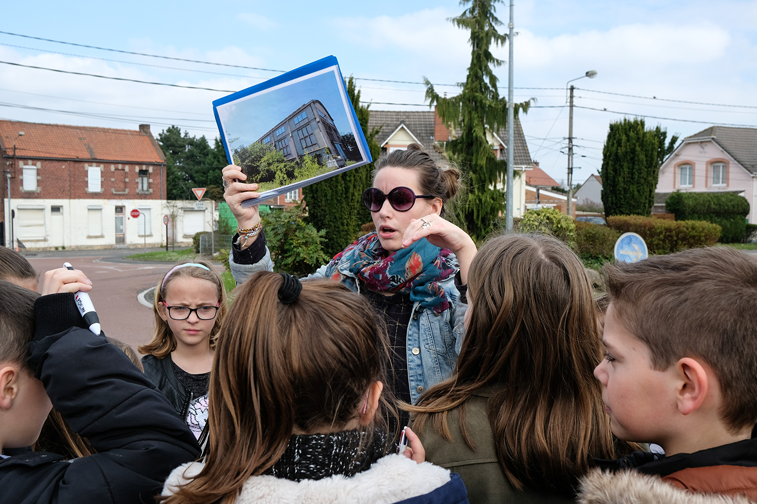 Sophie entame la visite avec une photo du bâtiment de l’ancienne fosse 4 de Noyelles-Godault. C’est tout ce qu’il reste de la mine aujourd’hui.