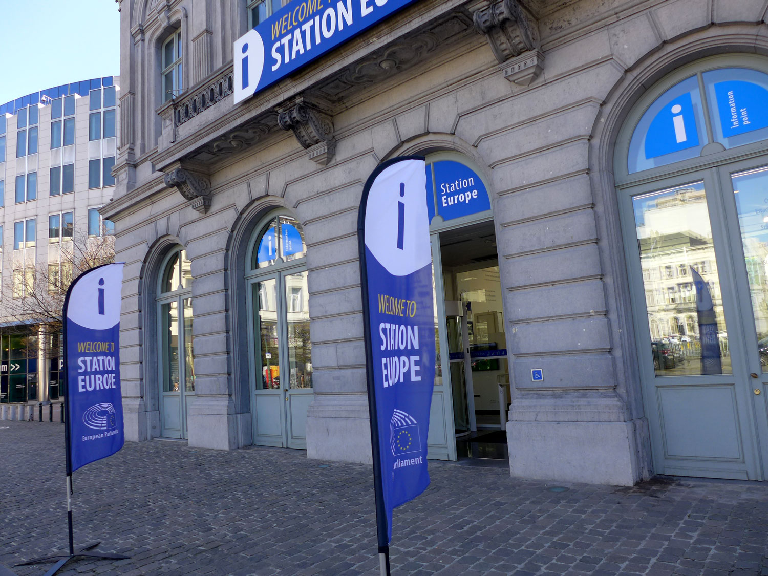 Le centre d’informations, porte d’entrée à l’esplanade du Parlement.