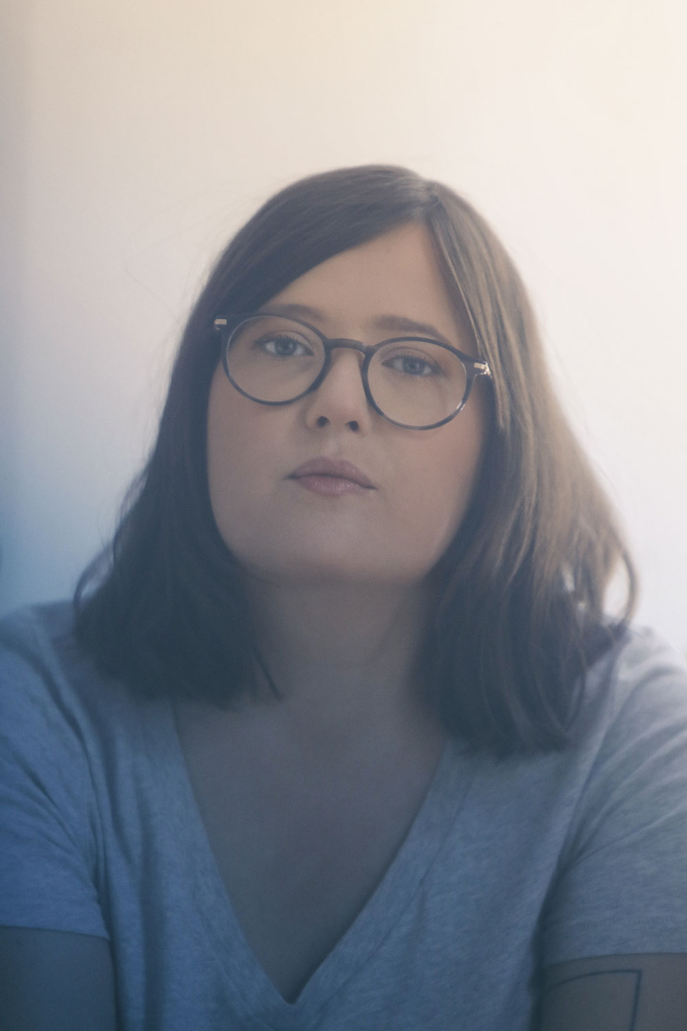 La photo que Rose LAMY transmet aux globe-reporters. La militante féministe ne souhaite pas qu’on fasse de photos d’elle et préfère transmettre à la place deux photos qu’elle donne pour sa communication, afin de se préserver du cyberharcèlement sur les réseaux sociaux © Globe Reporters