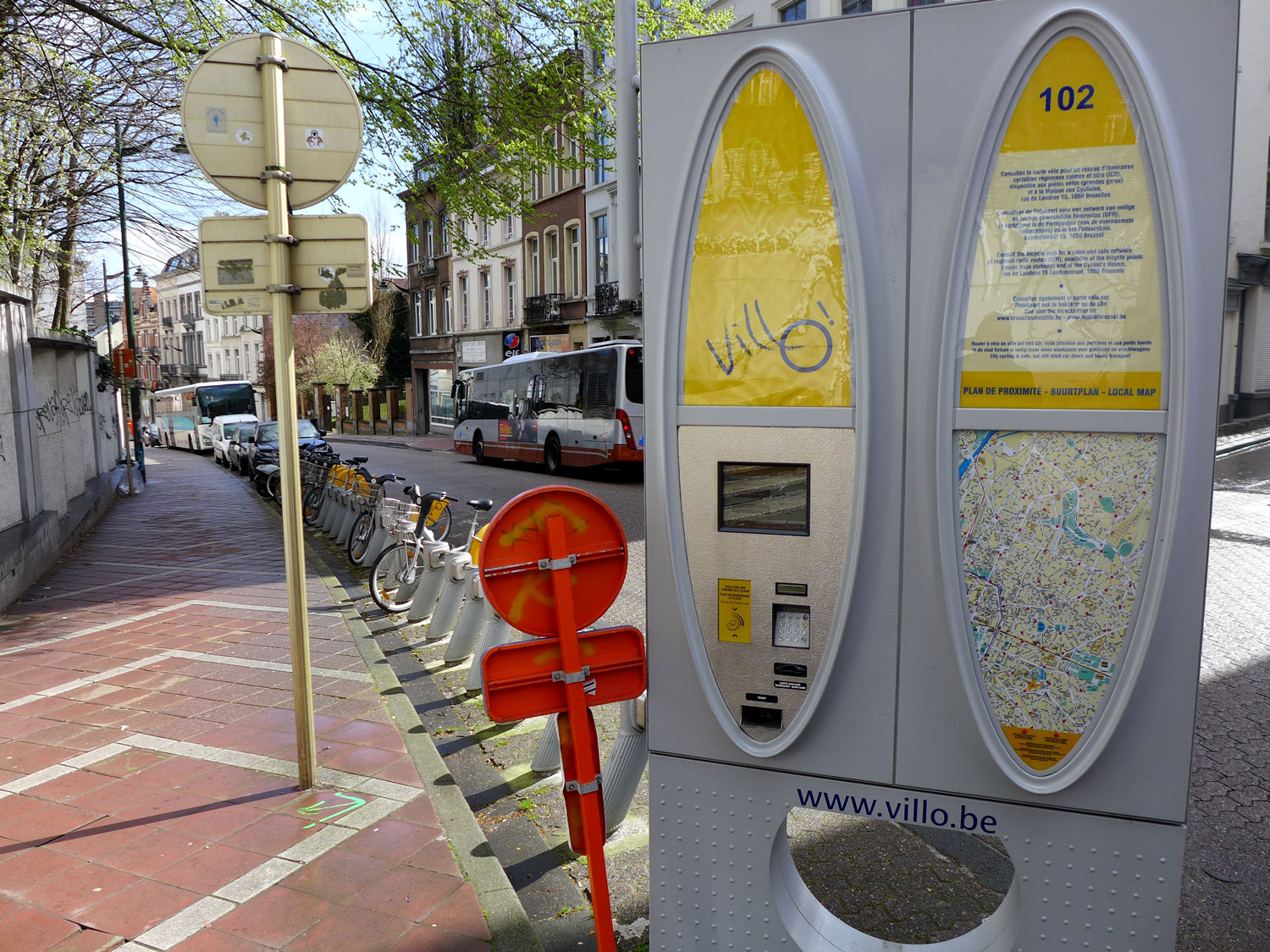 Pour se rendre à la réunion, notre envoyé spécial opte pour Villo, le système de vélos en libre-service de Bruxelles.