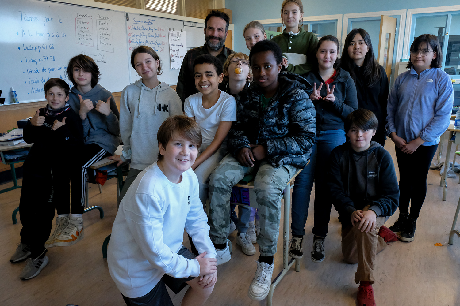 01.Photo de groupe des globe-reporters de l’école Anne Hébert à Québec après l’interview pour les globe-reporters de l’école du centre à Douchy-les-Mines (France) © Globe Reporters