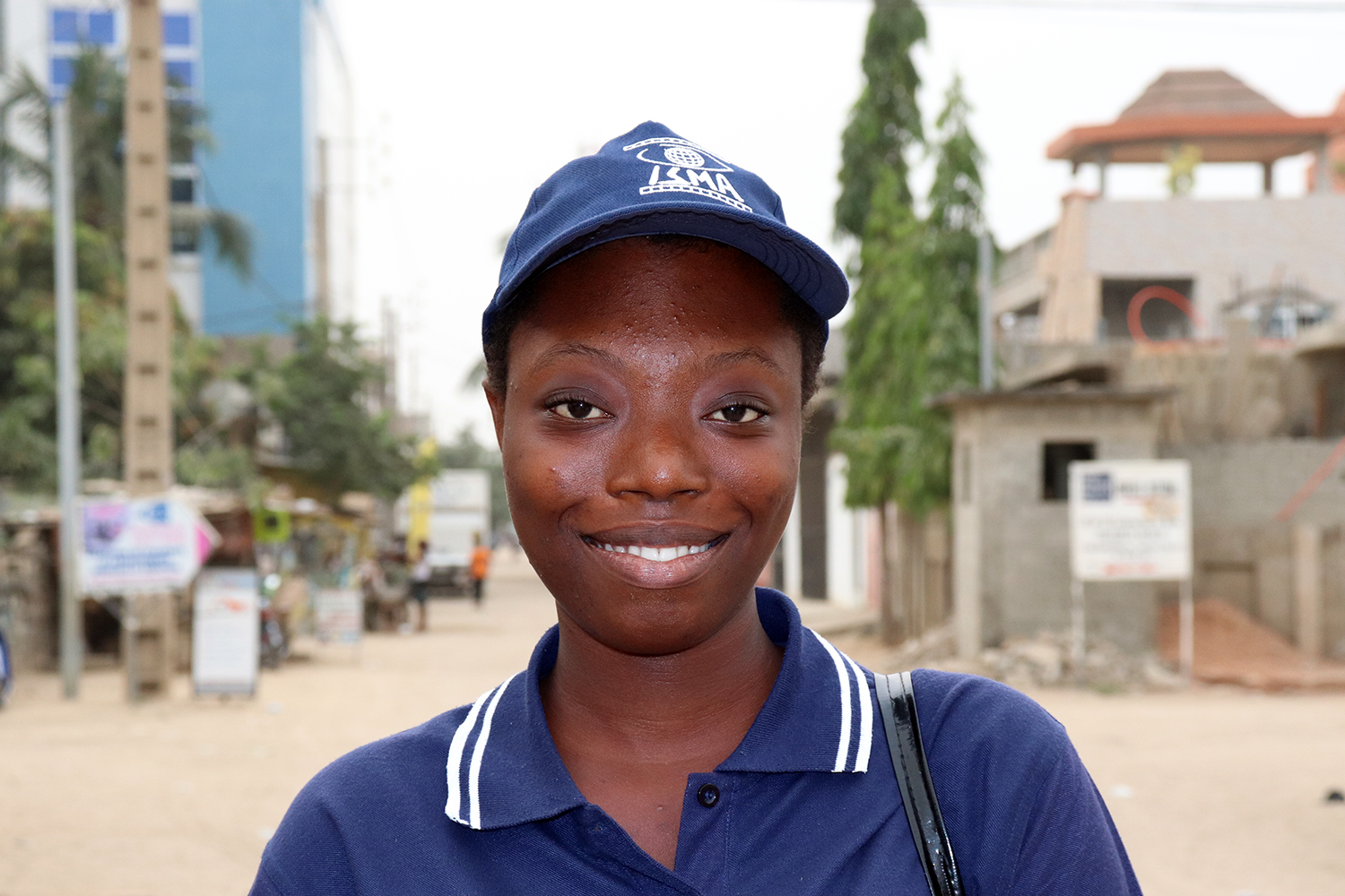 Colette AKALONGU est une fan de radio parce que c’est le média qui l’accompagne où qu’elle aille