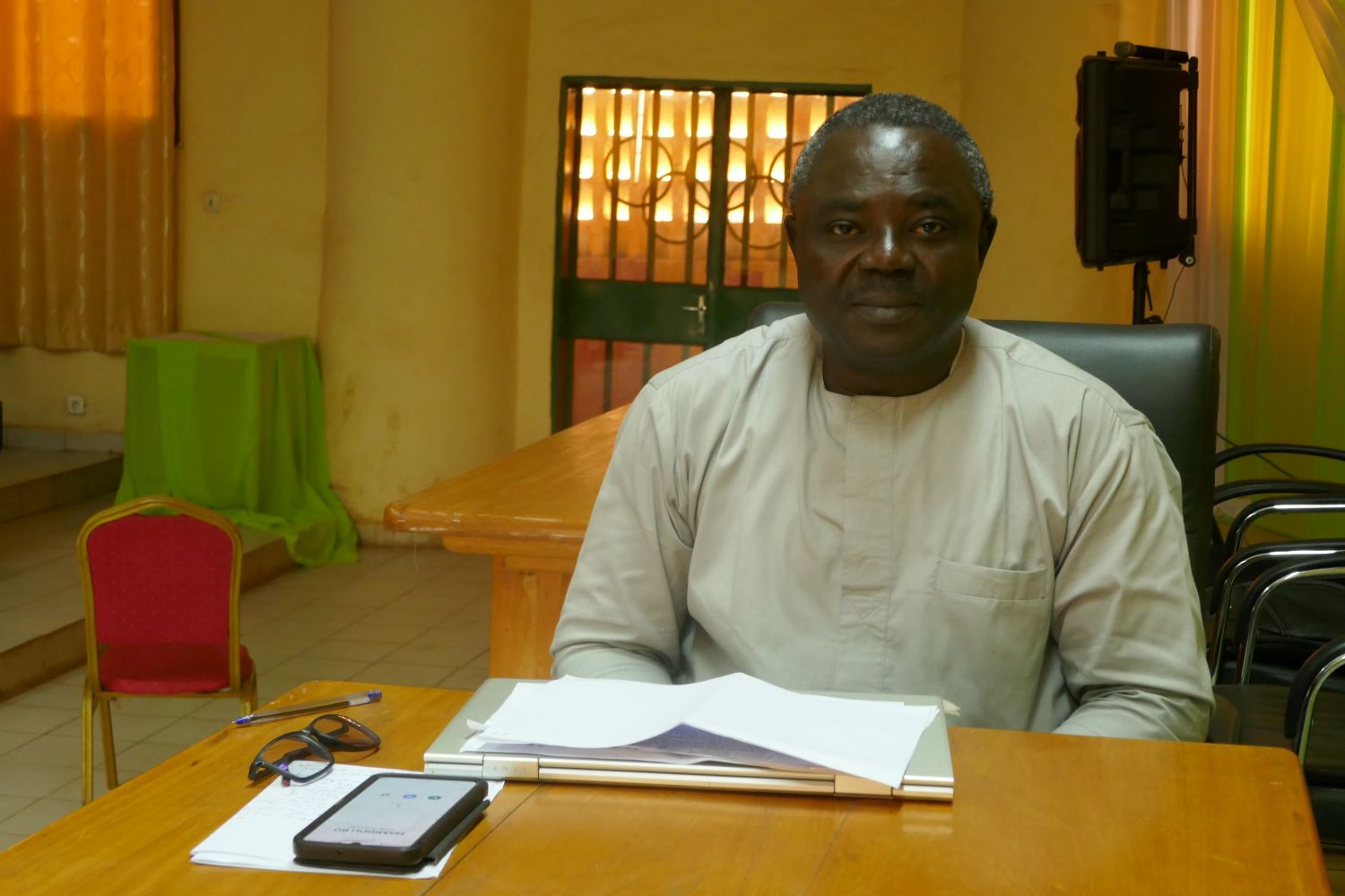 Jean Louis SEOGO, secrétaire général du Comité National Olympique et des Sport Burkinabé, pendant l’interview avec Globe Reporters © Globe Reporters