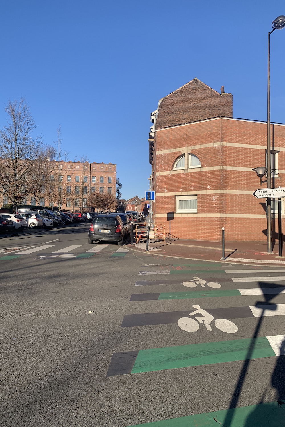 Pour aller à la rencontre de son interlocuteur, notre reporter a pris le train et le métro puis a marché une dizaine de minutes © Globe Reporters