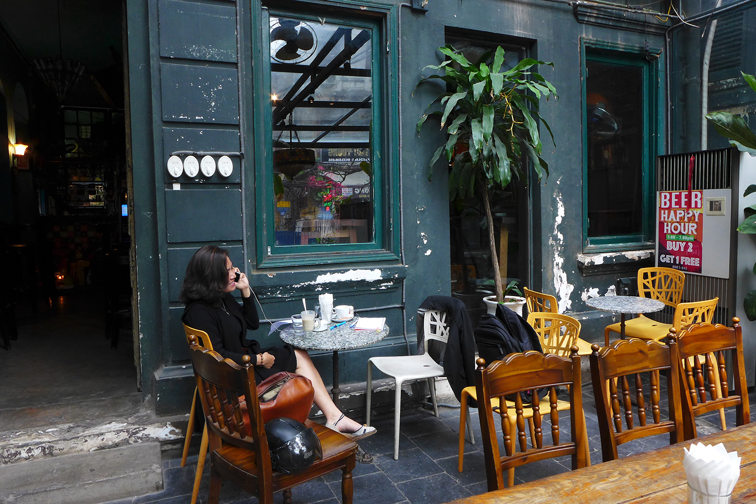 Huong Dieu Pham nous donne rendez-vous dans un café paisible de Hanoi, un matin. 