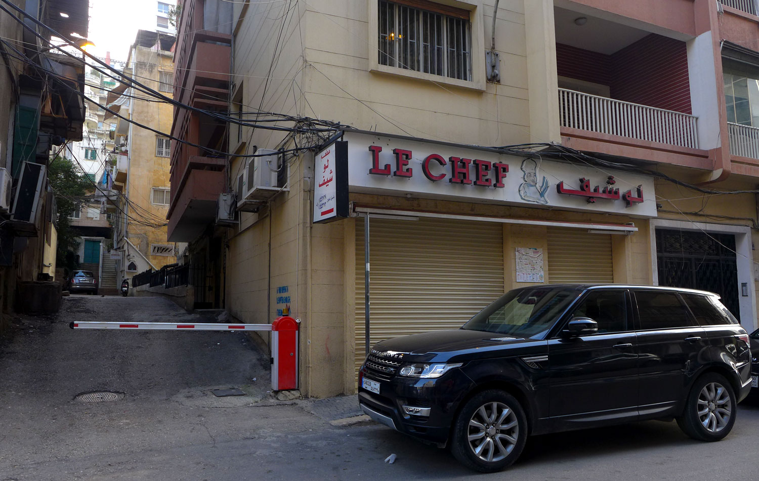 Attention, Le Chef est fermé le dimanche.