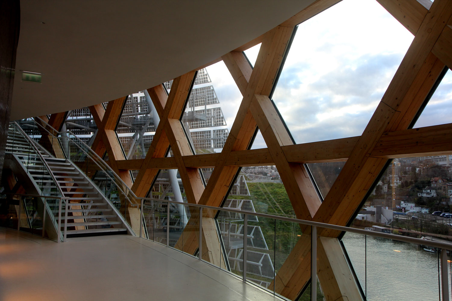 Dans les couloirs qui mènent au grand auditorium de la Seine Musicale