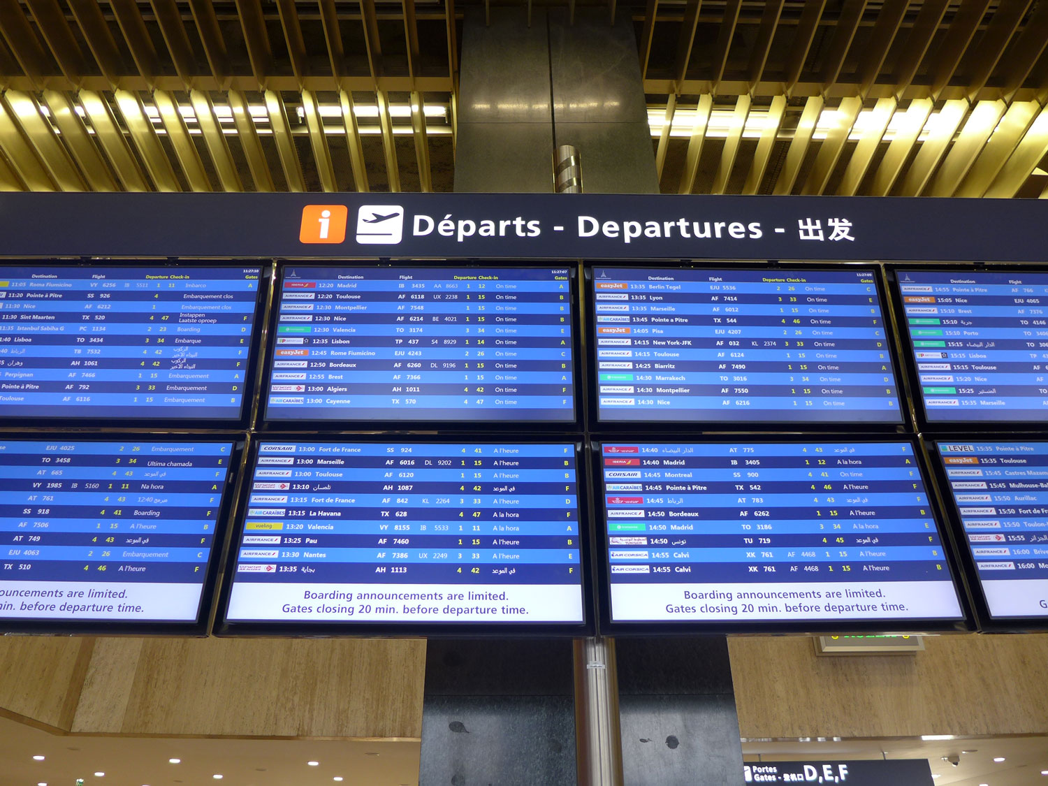 Aéroport d’Orly, terminal sud d’où part le vol d’Air Caraïbes pour Cayenne.