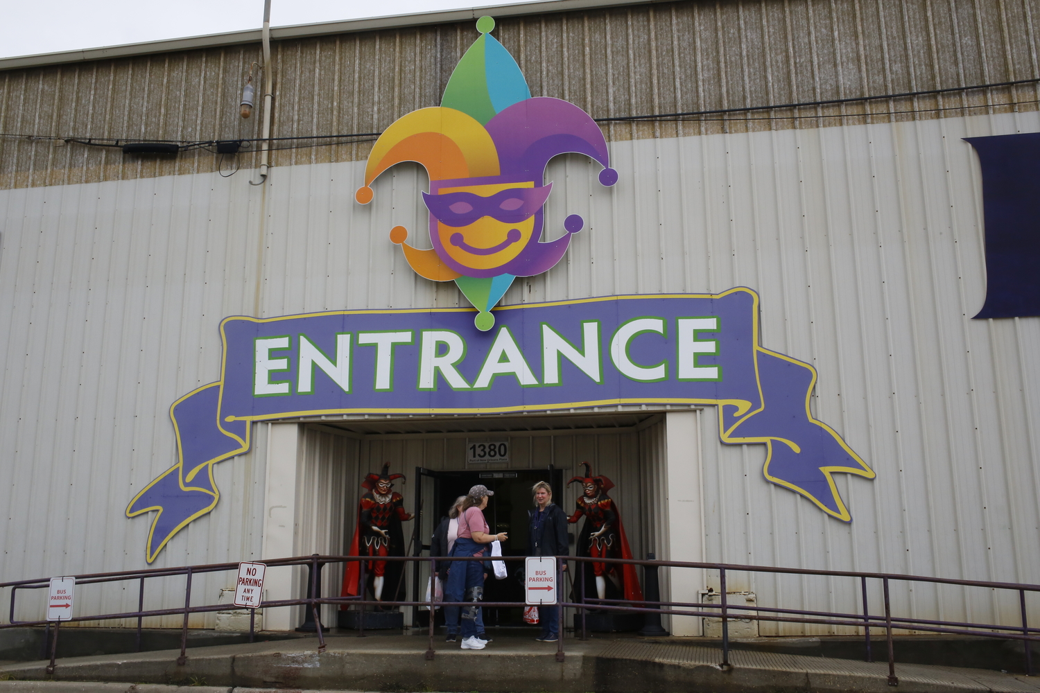 Entrée de Mardi Gras World, où sont installés les Kern studios © Globe Reporters