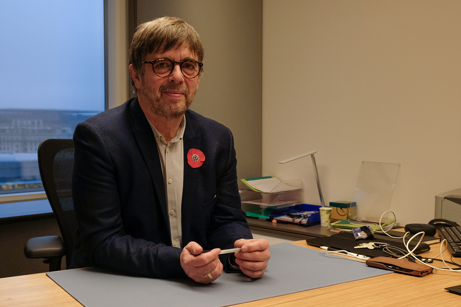 Damien CARÊME, eurodéputé du groupe Europe Ecologie Les Verts, dans son bureau, au Parlement européen à Bruxelles. Damien CARÊME a été maire de Grande-Synthe (59), de 2001 à 2019.