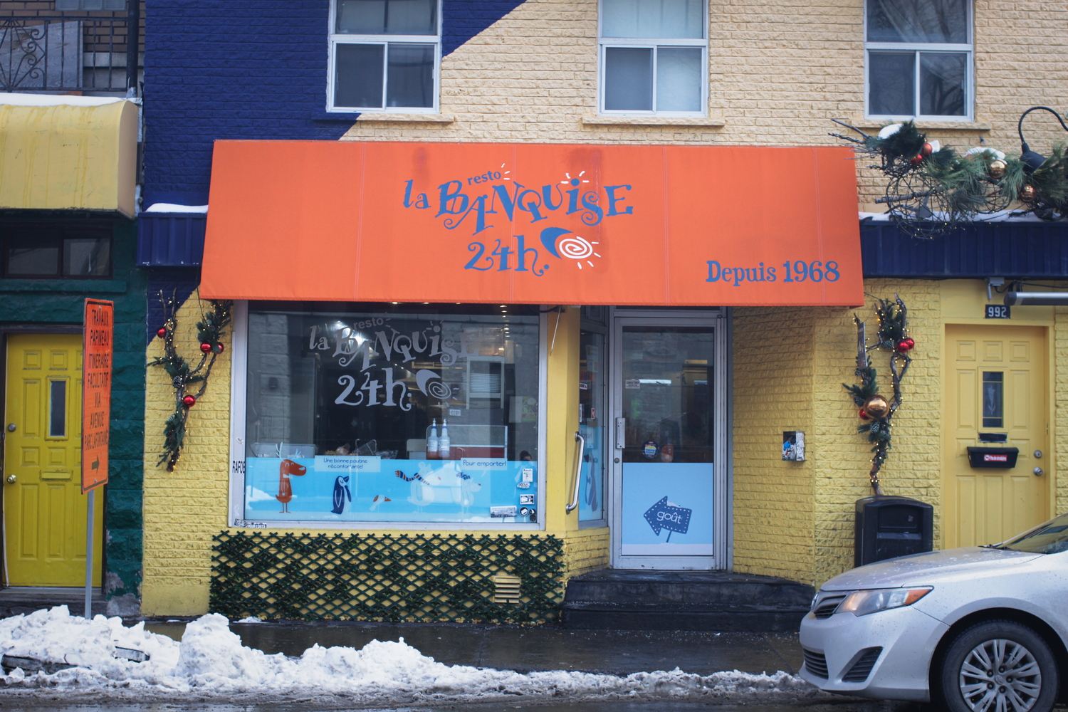 Devanture de La Banquise, rue Rachel à Montréal.