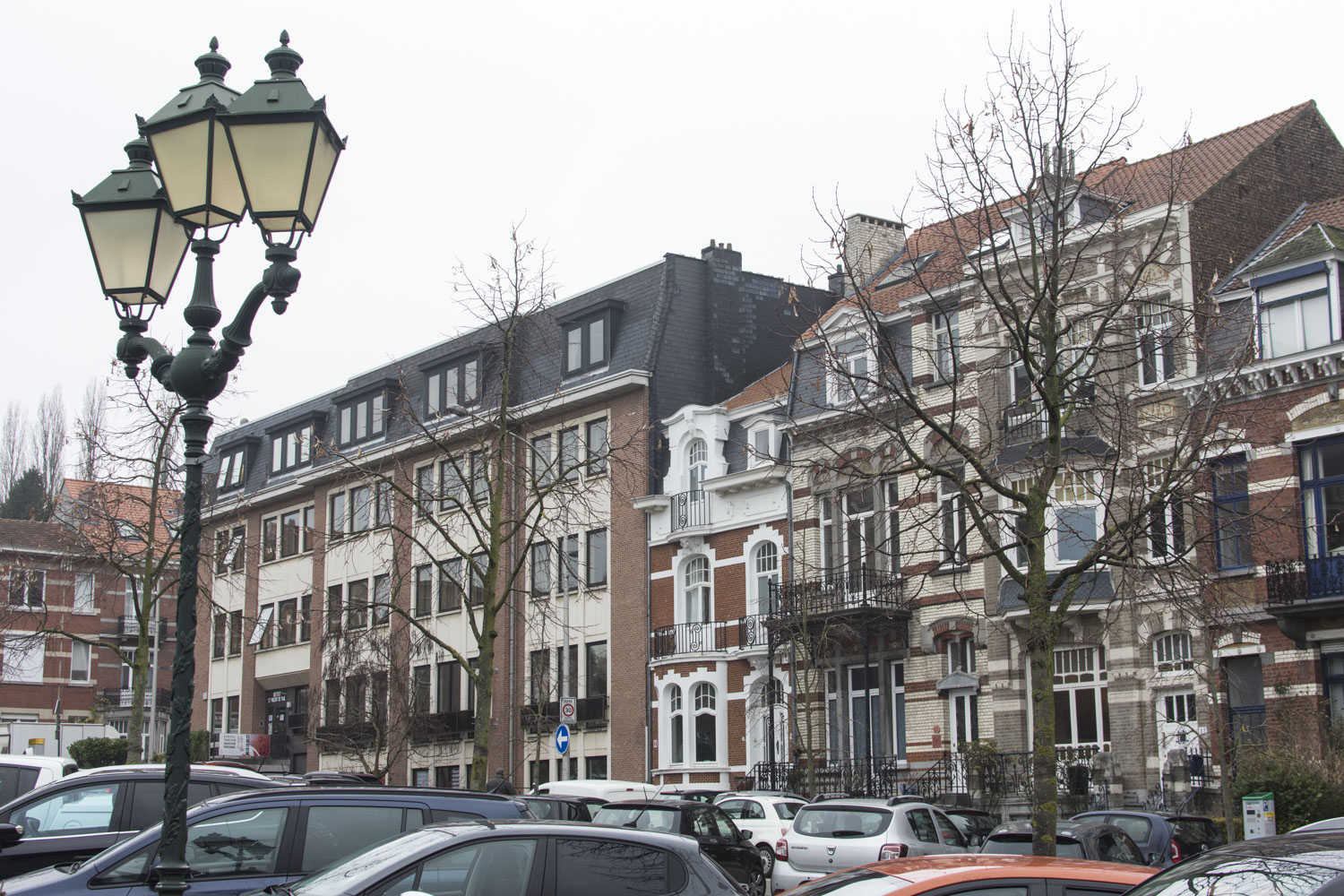 L’institut Saint-Vincent de Paul à Uccle est situé en plein centre de la commune sur la place de la Mairie