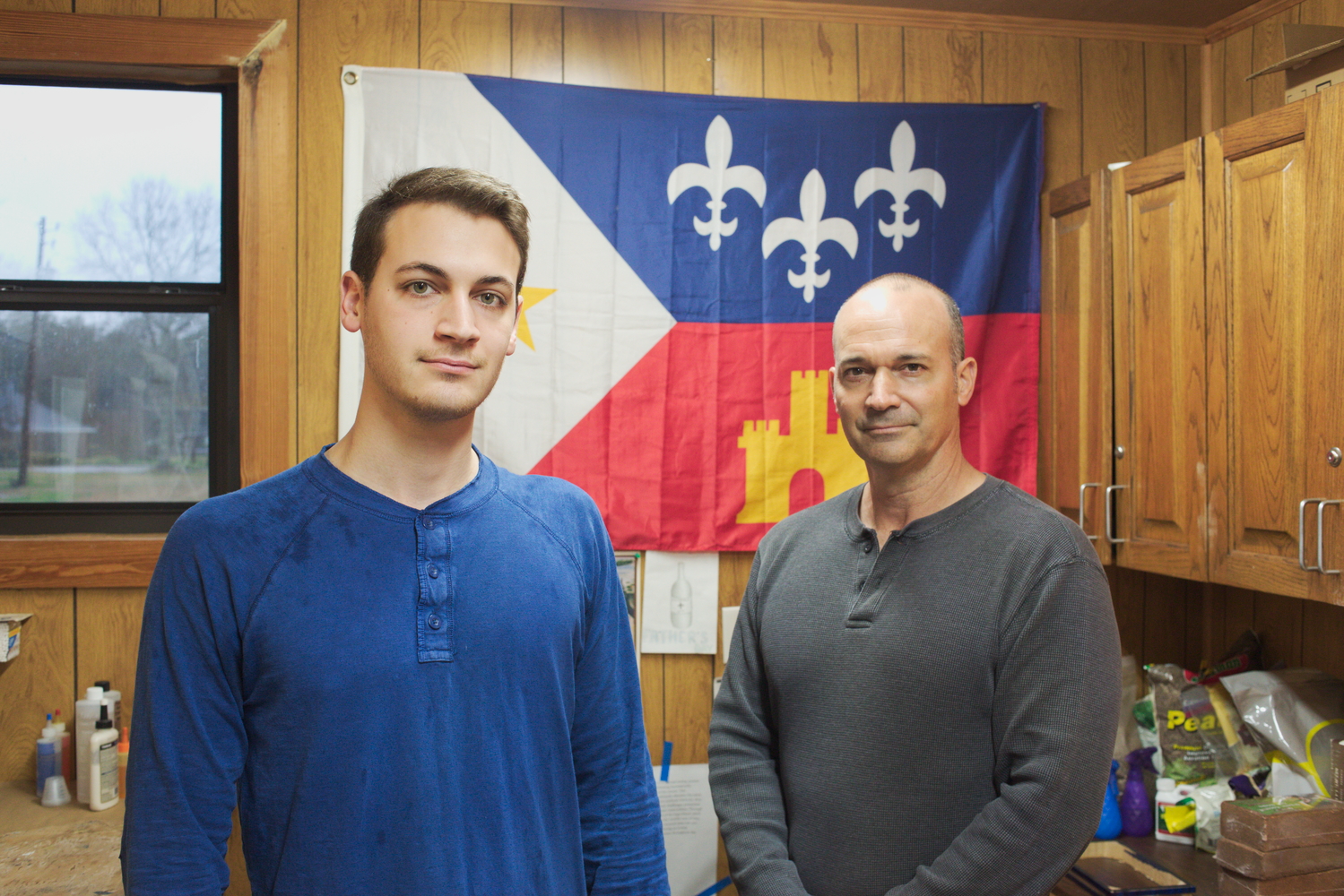 Portrait de Beau et Jesse dans l’atelier de fabrique d’accordéons de Jesse © Globe Reporters 