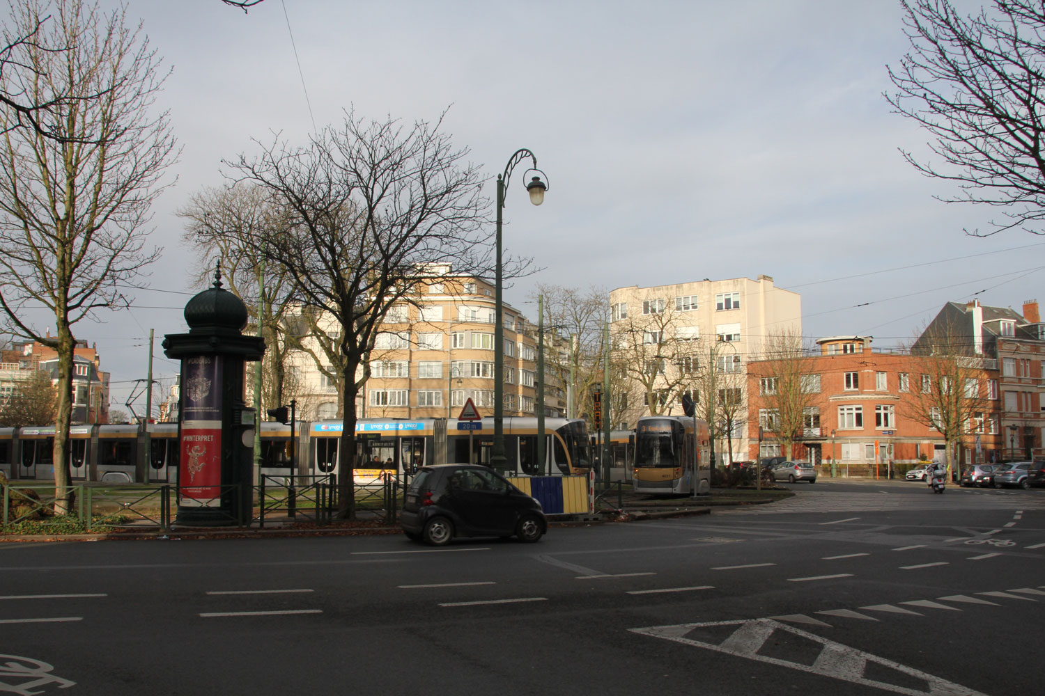 Pour se rendre à Notre Dame des Champs, la station de tramway la plus proche est Schuman, le nom de l’un des pères fondateurs de la construction européenne avec Jean Monnet