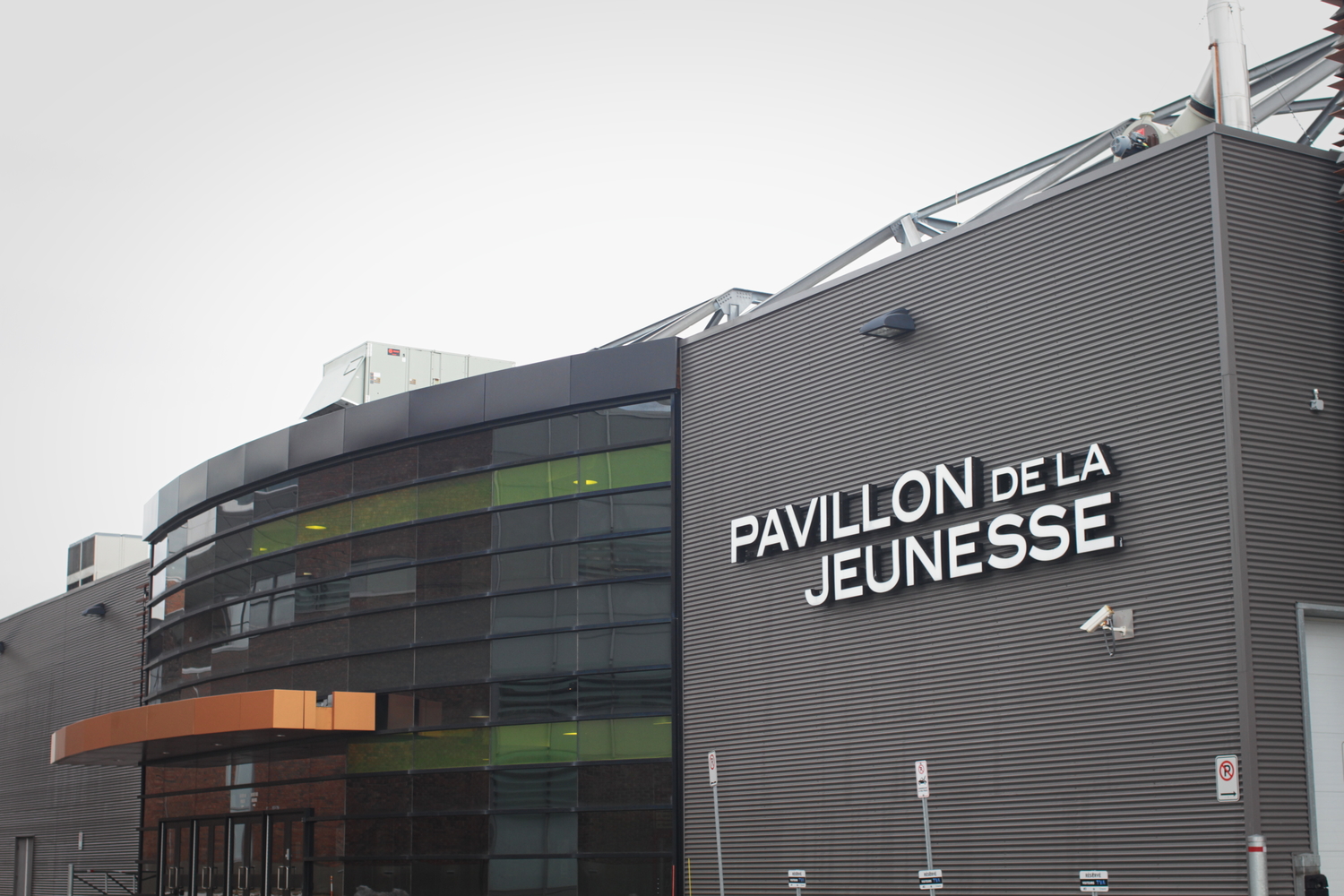 L’entrée du Pavillon de la Jeunesse à Québec.