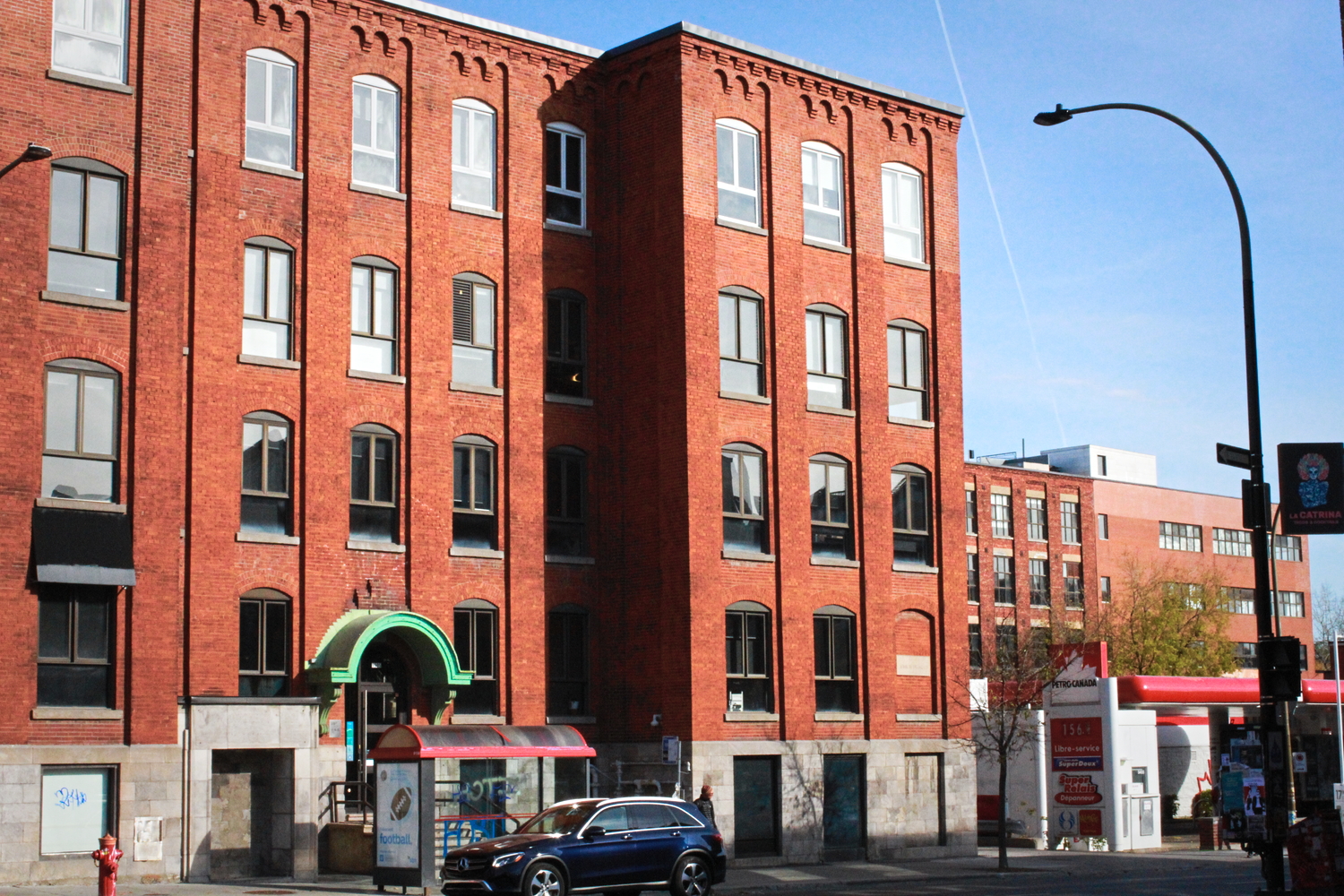 Le bâtiment qui accueille le studio Ubisoft Montréal, sur le boulevard Saint-Laurent © Globe Reporters