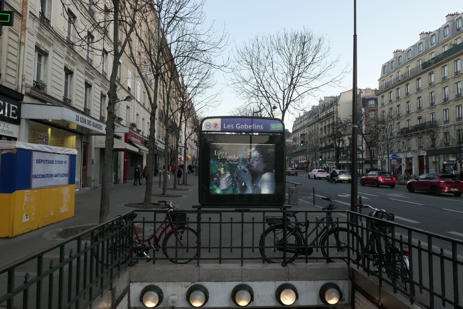 L’envoyée spéciale des CM1 de l’école Saint-Sébastien doit se rendre dans le 5ème arrondissement de Paris pour réaliser leur interview © Globe Reporters