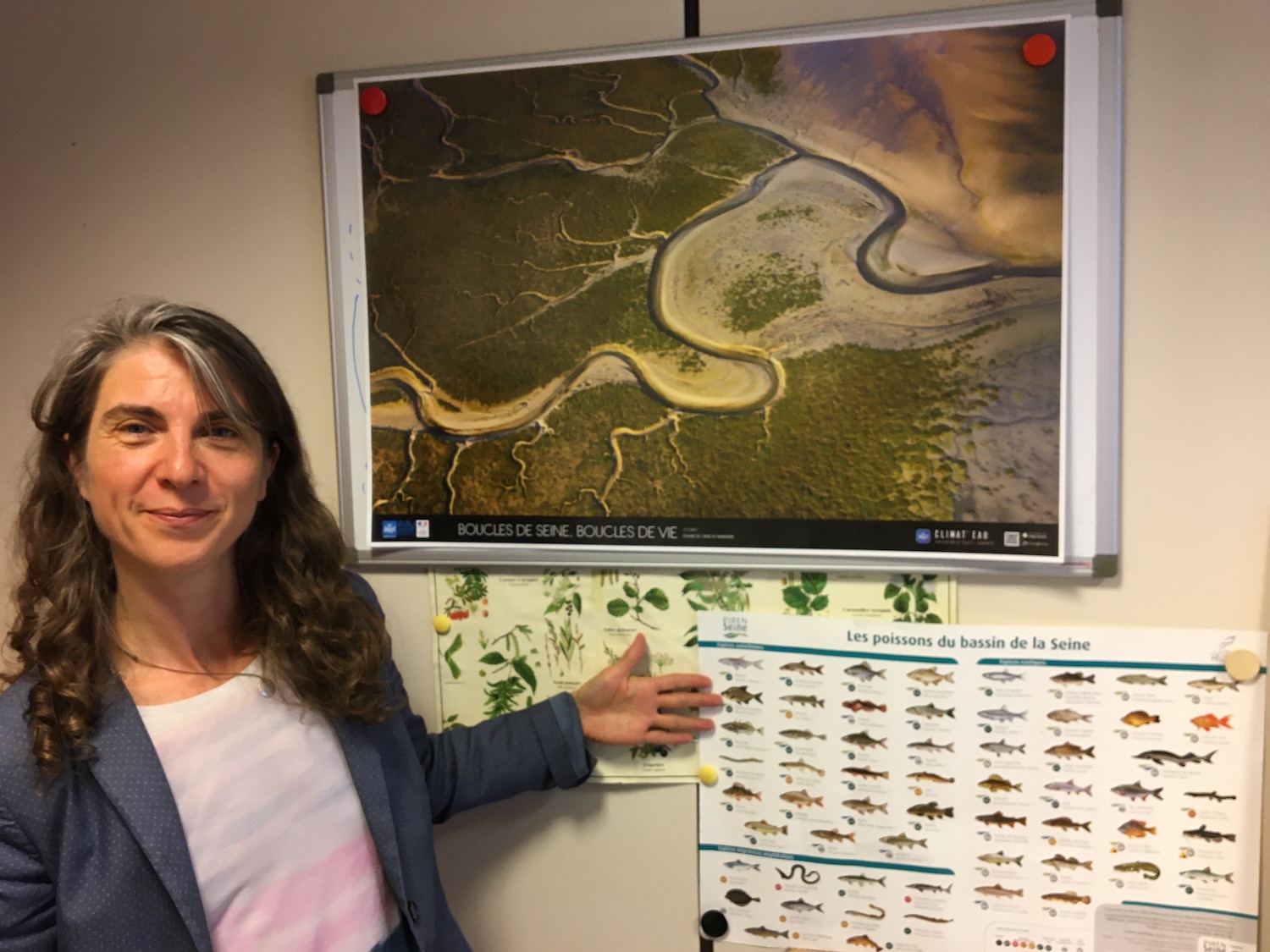 Sarah FEUILLETTE dans son bureau de l’Agence de l’eau Seine-Normandie, à Nanterre. © Globe Reporters