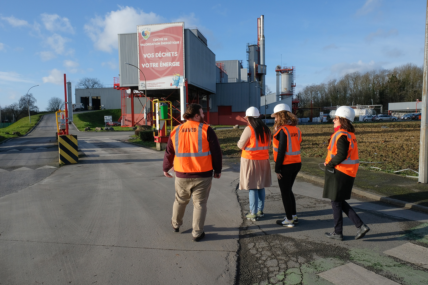 Le reportage commence par une visite du Centre de Valorisation Energétique (CVE) en compagnie de François FONTAINE, chargé de communication au SIAVED. 