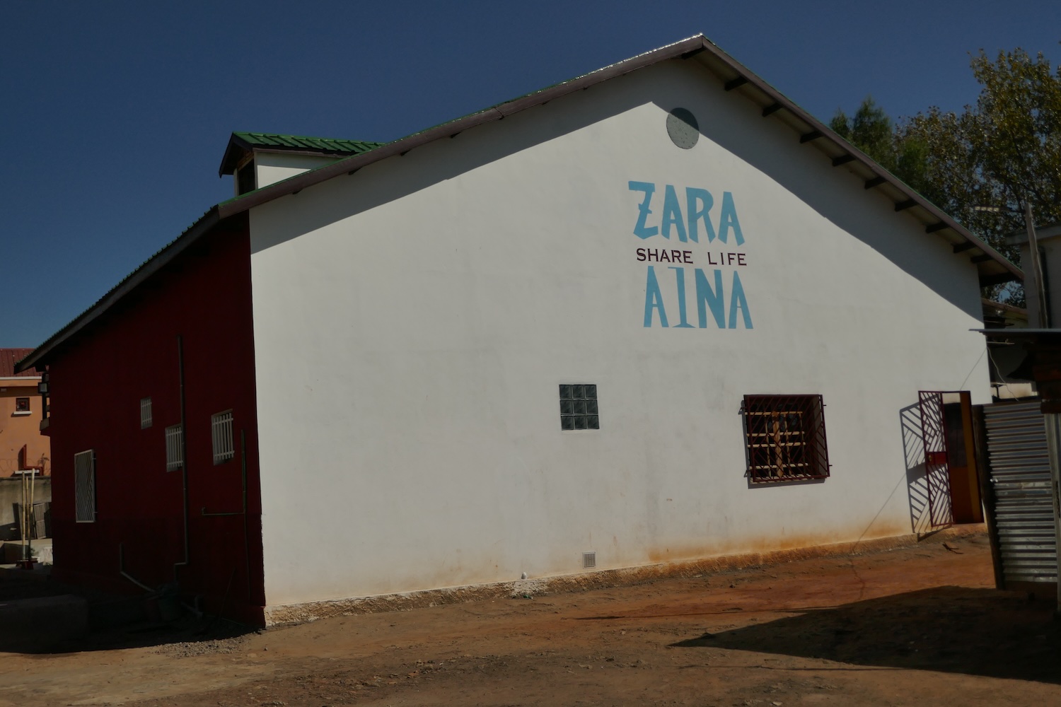 Siège de l’association Zara Aina, partager la vie, situé dans le quartier d’Ankazomanga, à Antananarivo et où Solofo reçoit Globe Reporters © Globe Reporters
