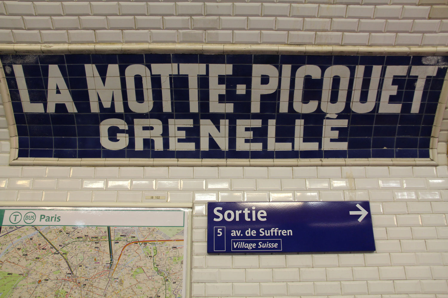 Le siège de la Fédération française de Football est au métro La Motte-Picquet Grenelle, du nom de Jean Guillaume Toussaint Picquet de la Motte, dit « La Motte-Picquet », un amiral du 18ème siècle et de « Grenelle » qui était le nom de l’ancien village qui a été rattaché à Paris en 1860 © Globe Reporters