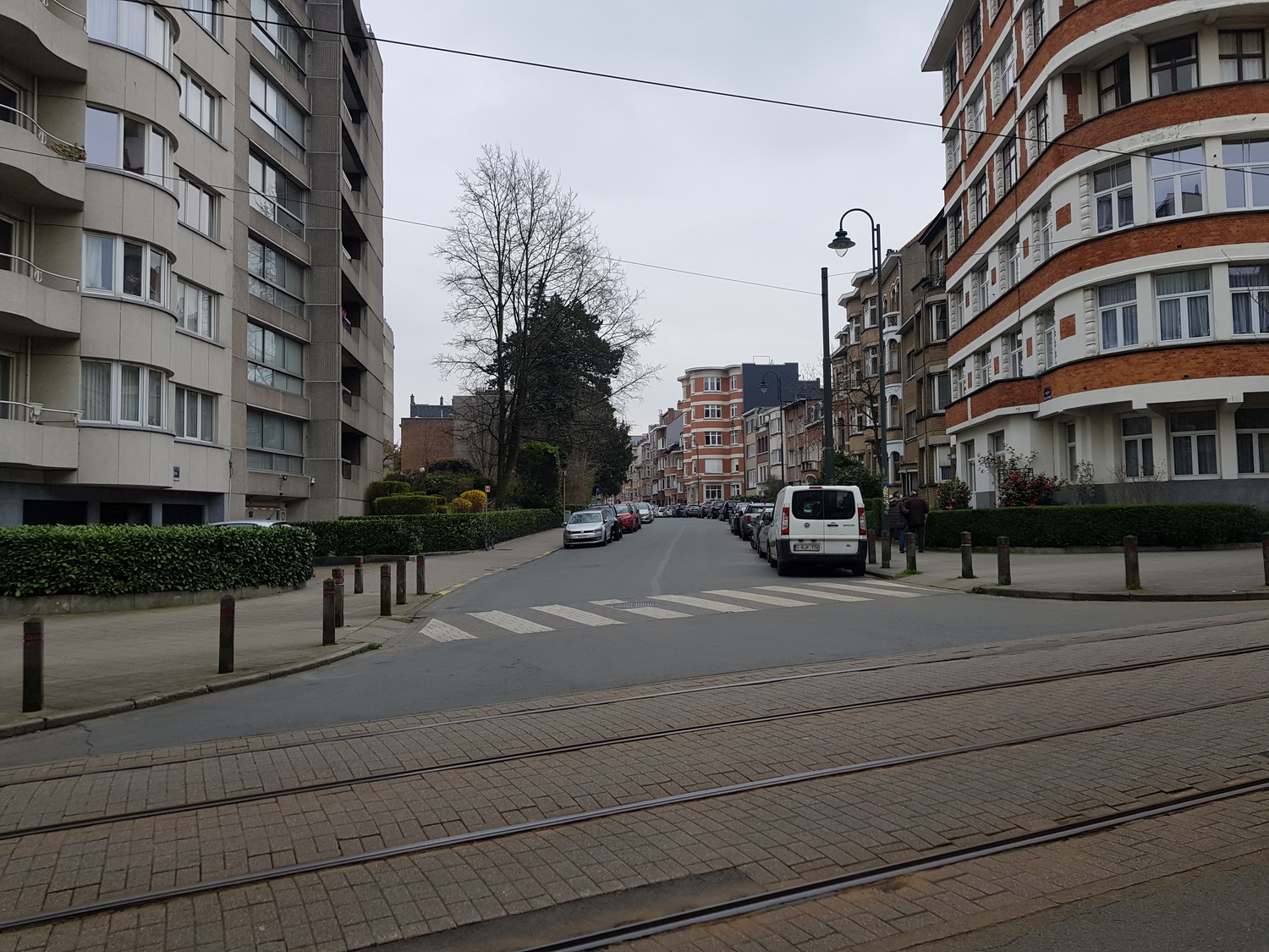 Le quartier est résidentiel. D’ordinaire ce n’est pas un quartier très animé, mais avec le Coronavirus c’est vraiment tranquille. 