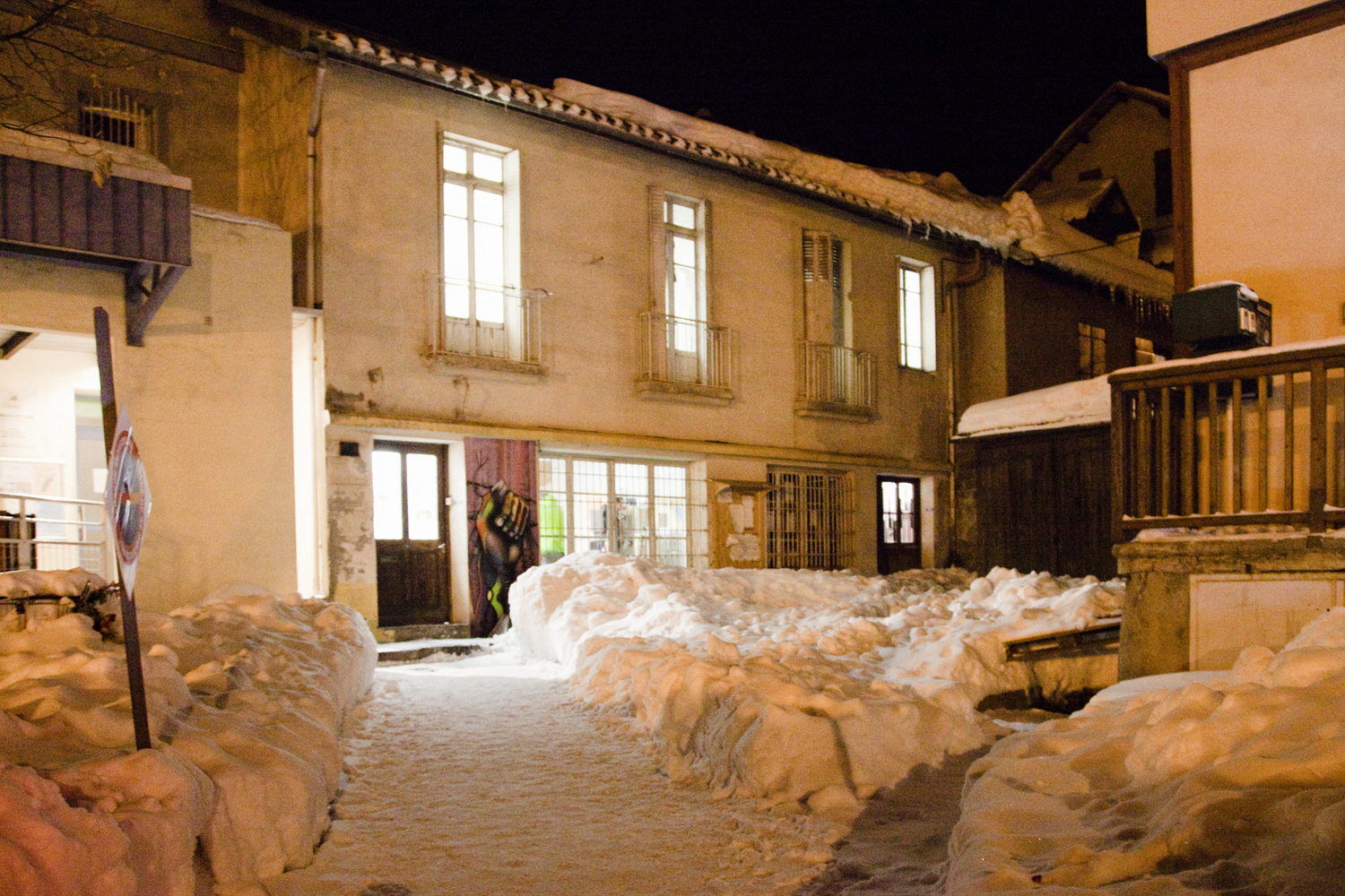 Une photo du refuge enneigé en hiver (Crédits : Pauline Rey)