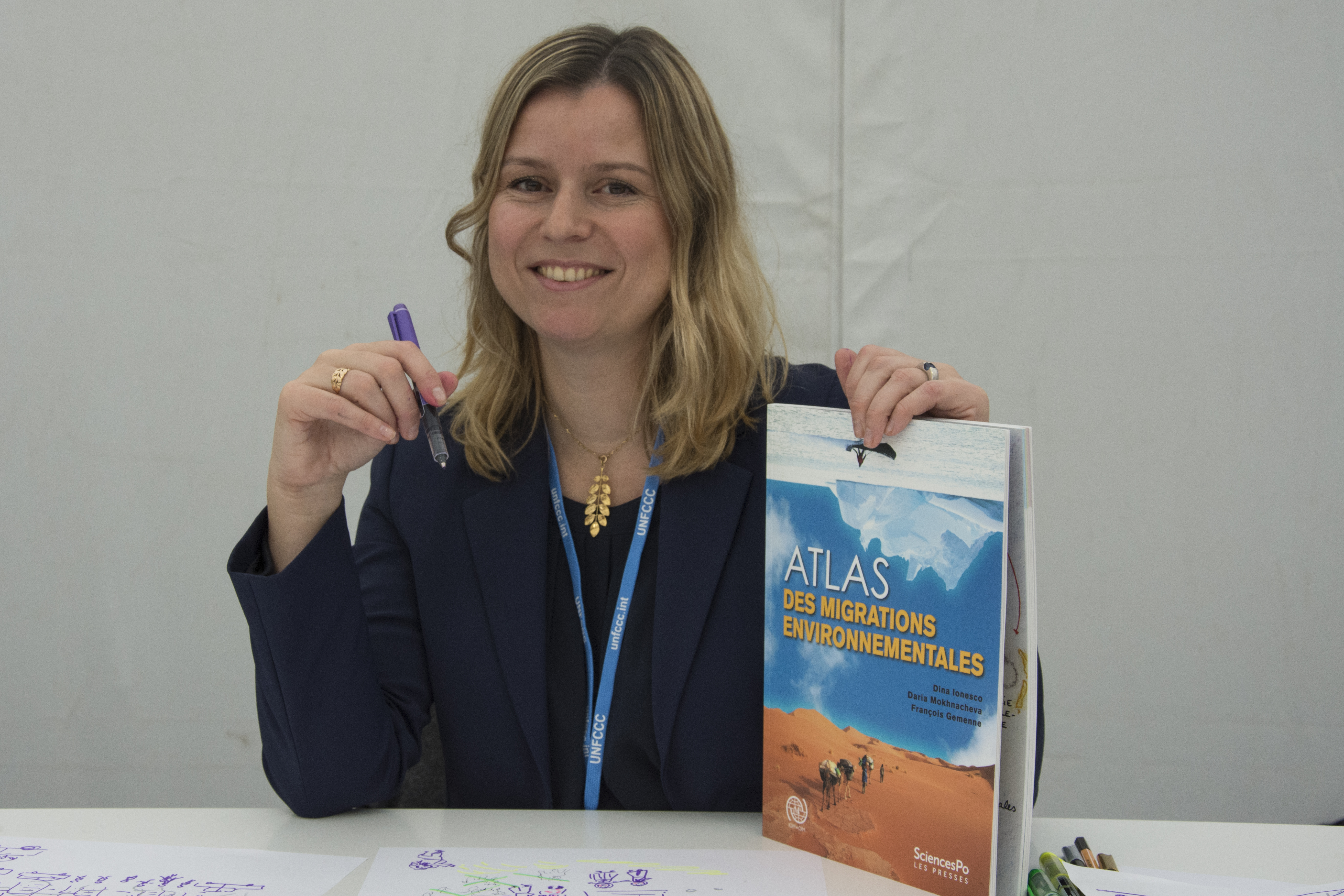 Dina Ionesco et le nouvel Atlas des Migrations environnementales auquel elle a participé (Presse Sciences Po). C’est aussi elle qui a réalisé les dessin qui suivent