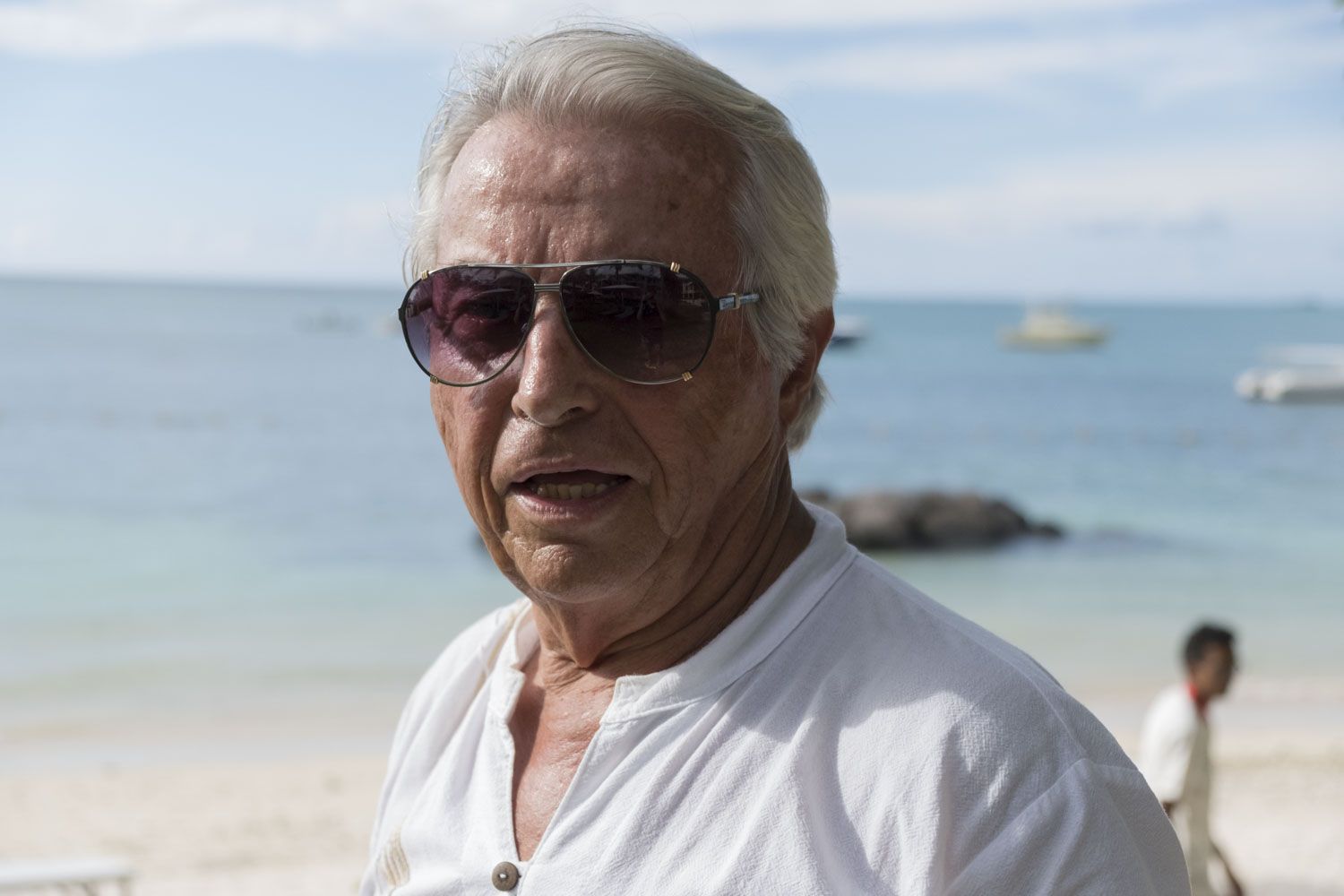 Claude BERTHIER est français, naturalisé mauricien. Il a ouvert son premier hôtel, le Casuarina Resorts and Spa il y a 40 ans !