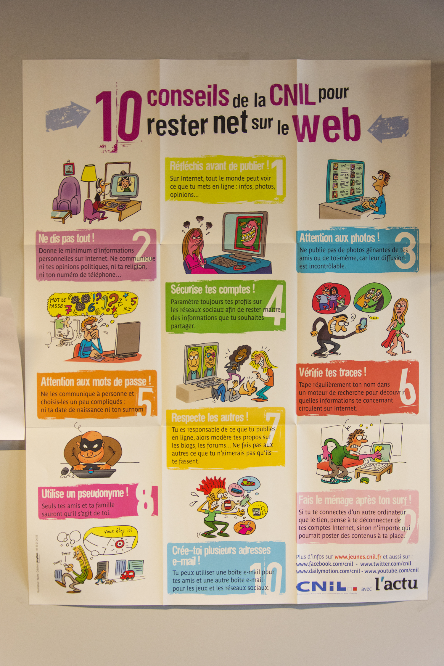 Une affiche et plein de bons conseils pour surfer en sécurité 