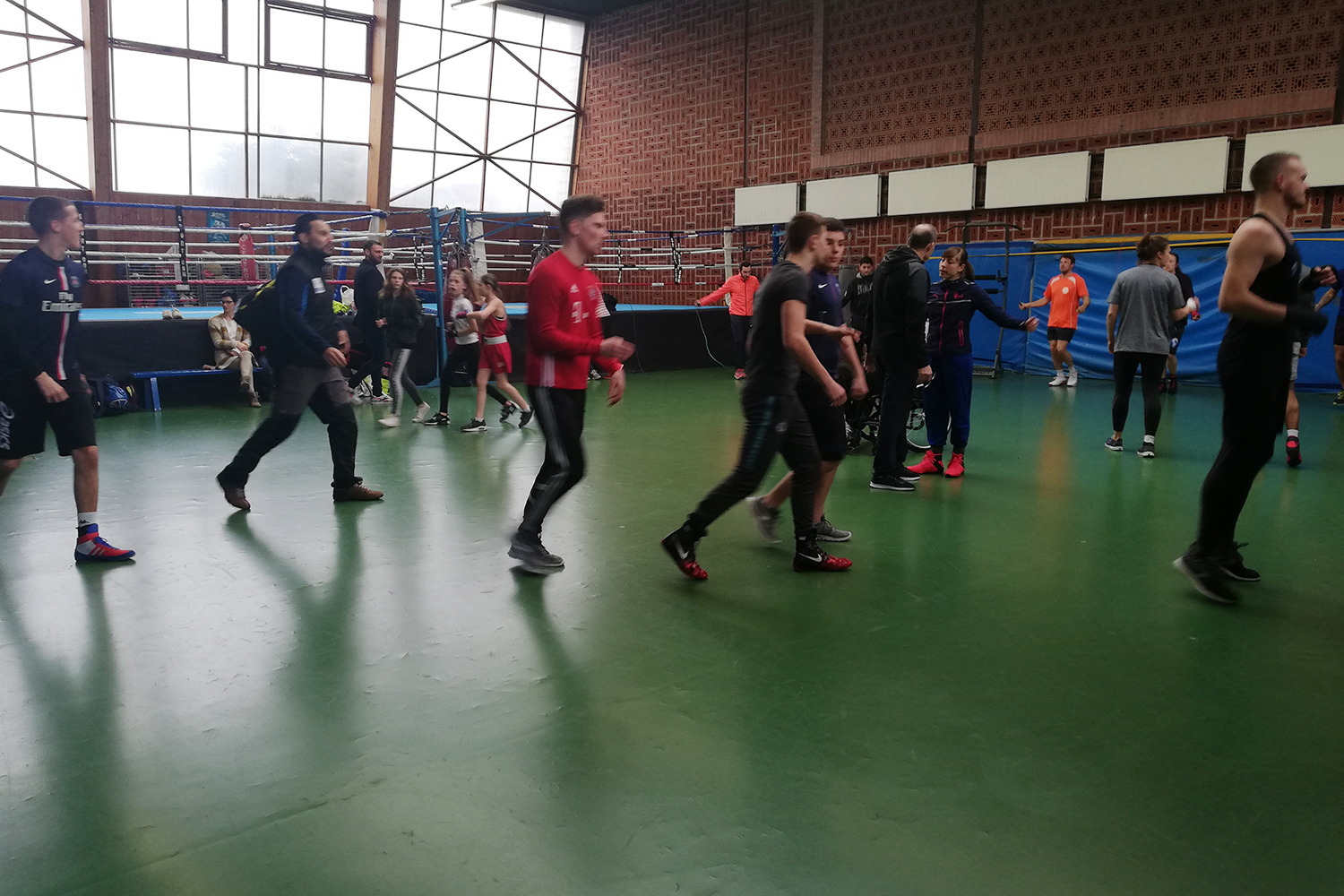 Il est 18h, et l’entraînement commence au boxing club d’Hénin-Beaumont.