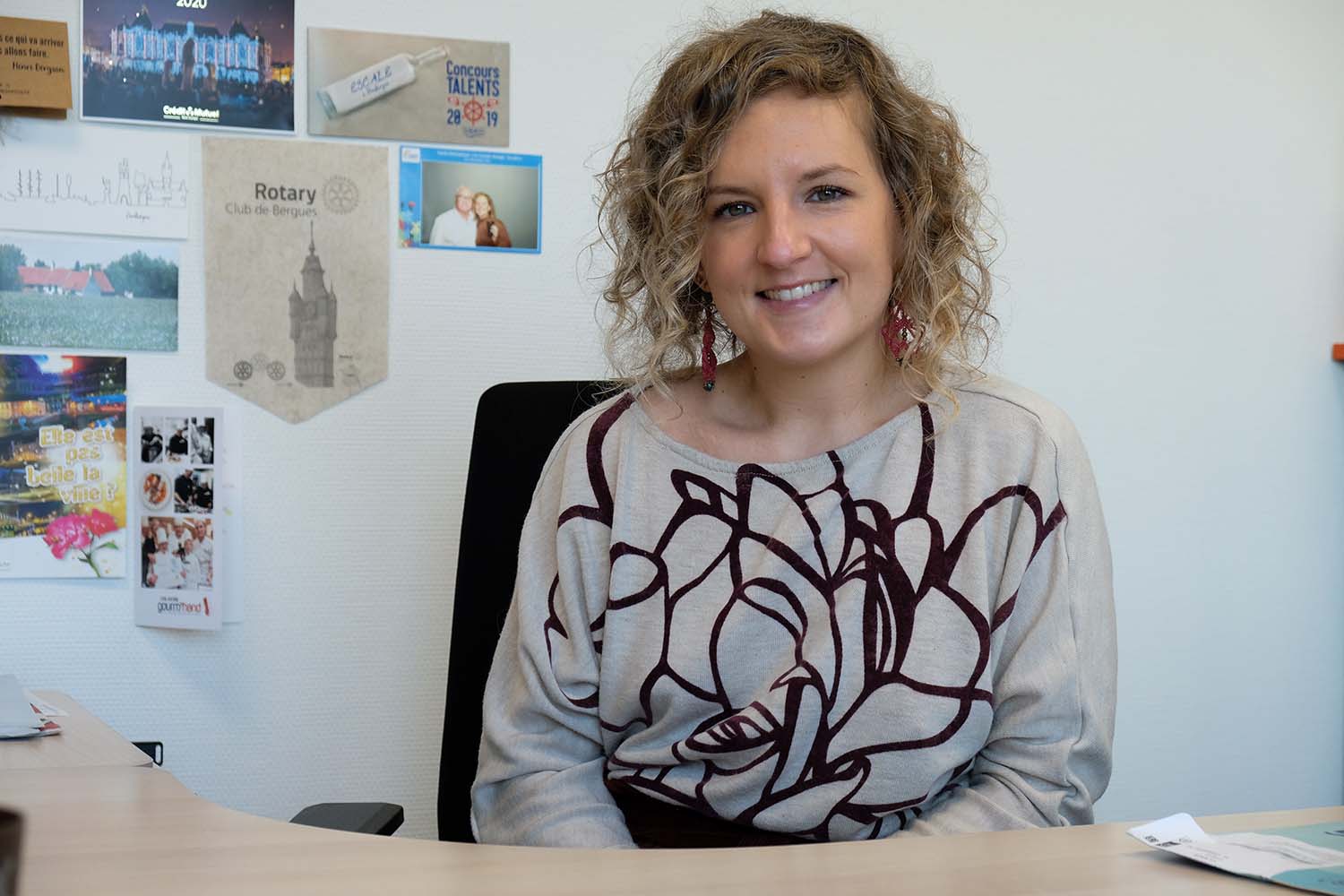 Portrait de Camille DELIGNE à son bureau après l’interview © Globe Reporters