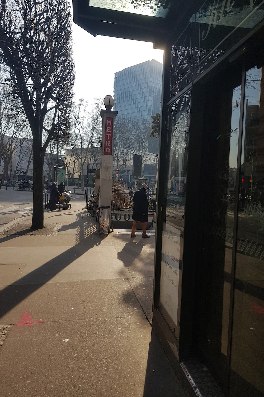 Pour se rendre à notre rendez-vous, notre journaliste utilise le métro. © Globe Reporters