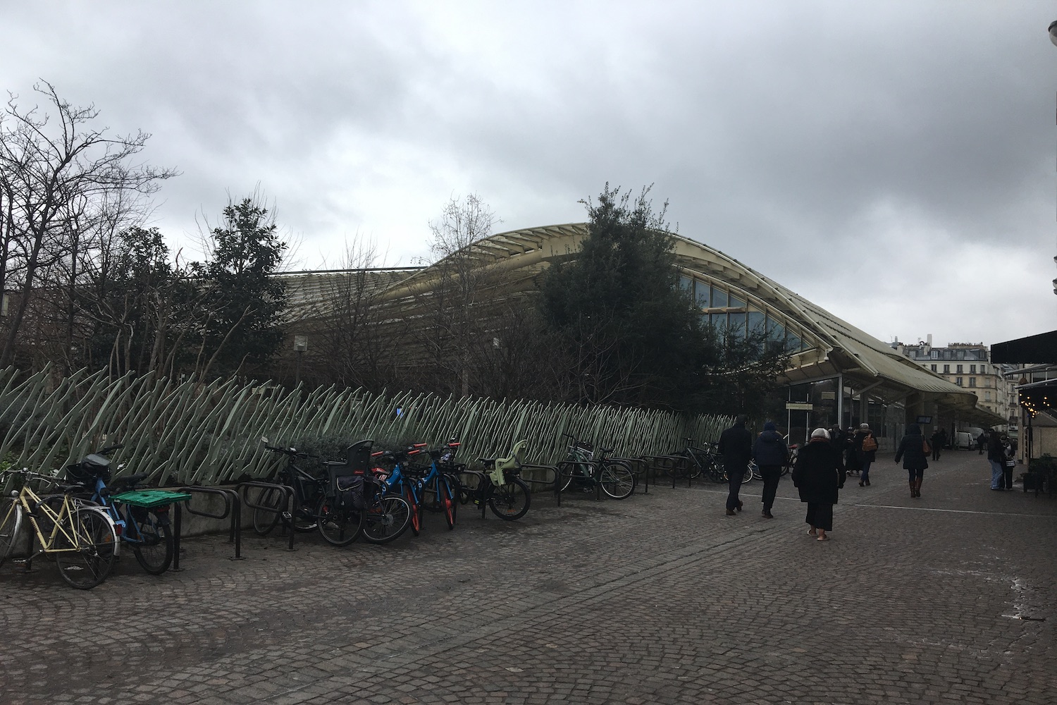 Notre envoyée spéciale a garé son vélo près des Halles © Globe Reporters