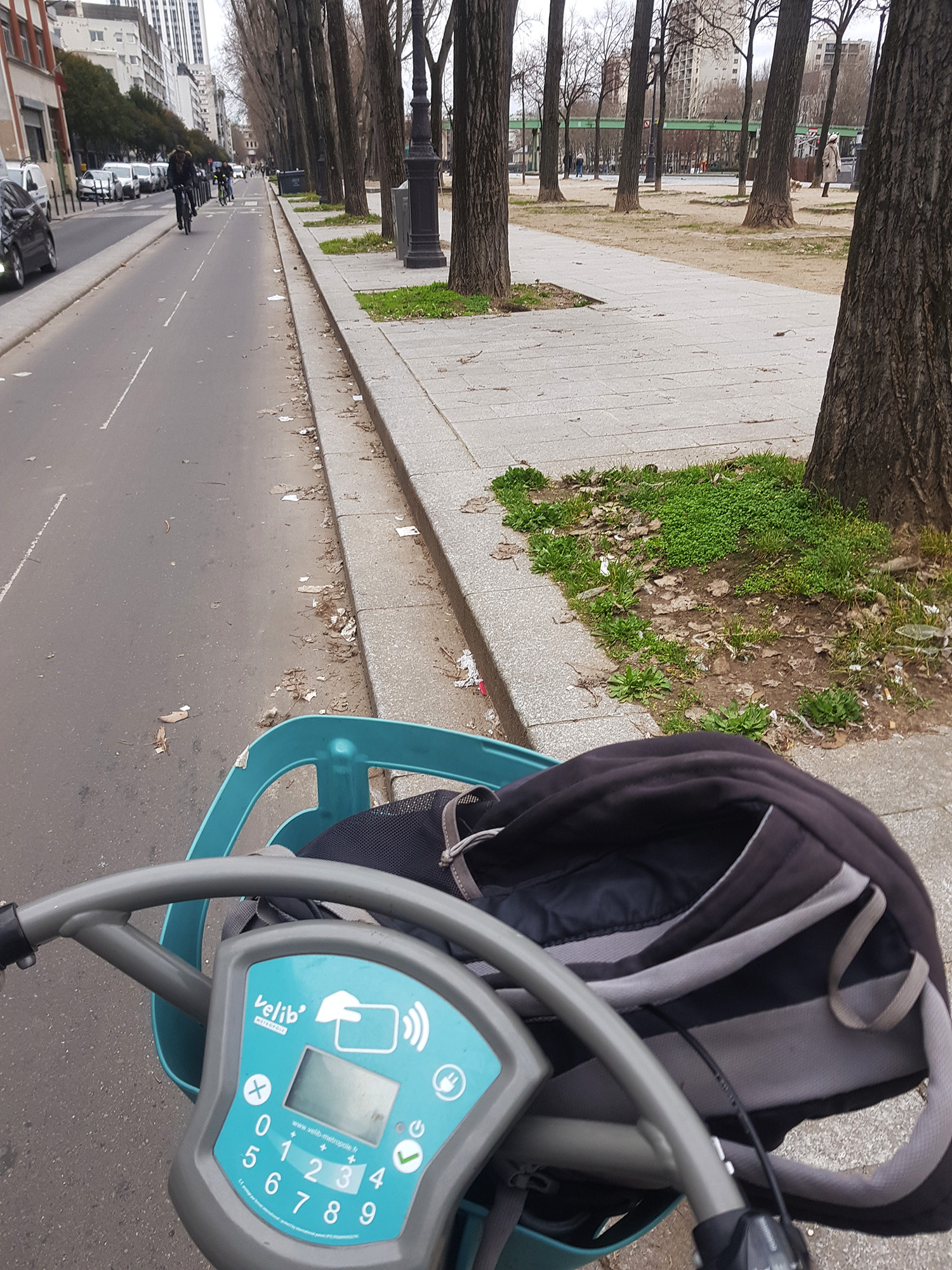 Puisque le temps est clément en ce début février, note journaliste décide de se rendre au siège de Care en vélo © Globe Reporters