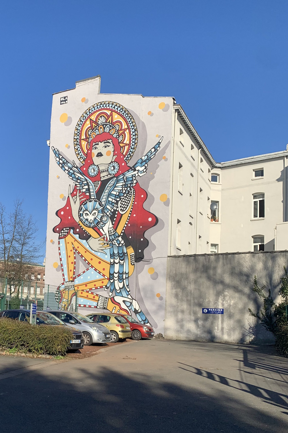 Une magnifique fresque arbore les murs adjacents de l’ancienne usine Tissel © Globe Reporters