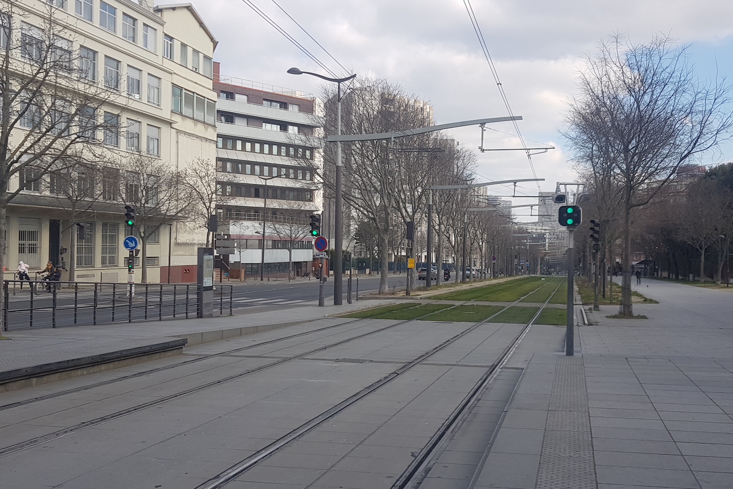 Notre reporter doit se rendre dans le 13ème arrondissement, où vit Hadjer BETTAYEB. Pour ce faire, elle utilise le tram © Globe Reporters