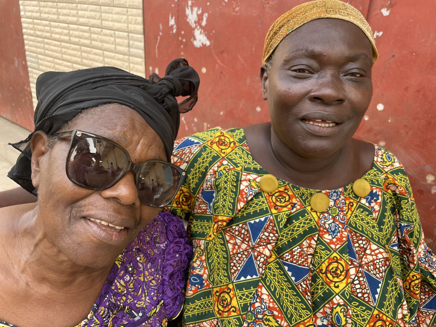 Adidjah (à droite) et son amie Cécile © Globe Reporters