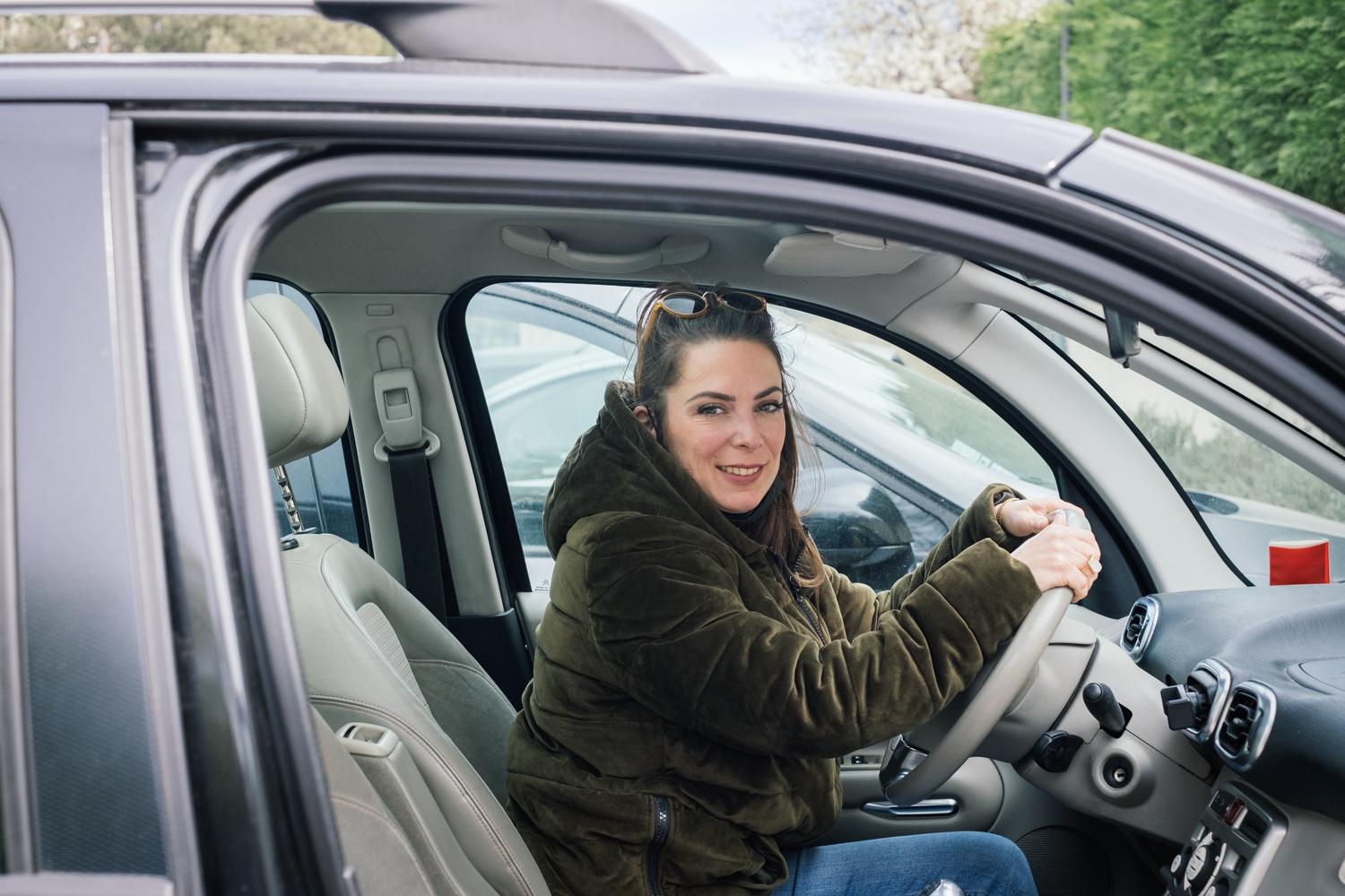 Comme c’est loin, Leonor prend sa voiture © Globe Reporters