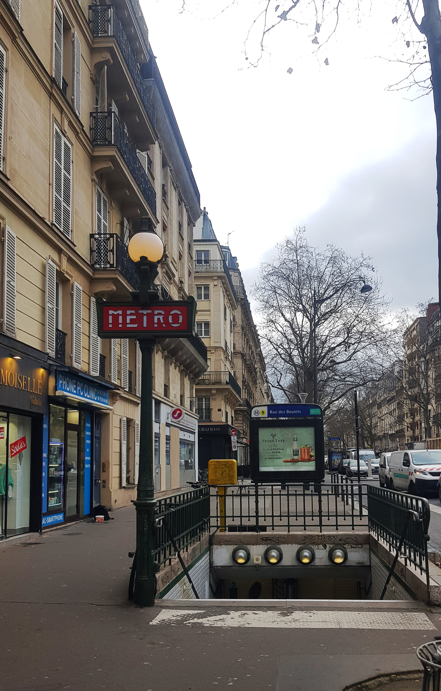 Le rendez-vous pour réaliser l’interview du joueur paralympique est fixé à l’arrêt de métro Rue des boulets © Globe Reporters