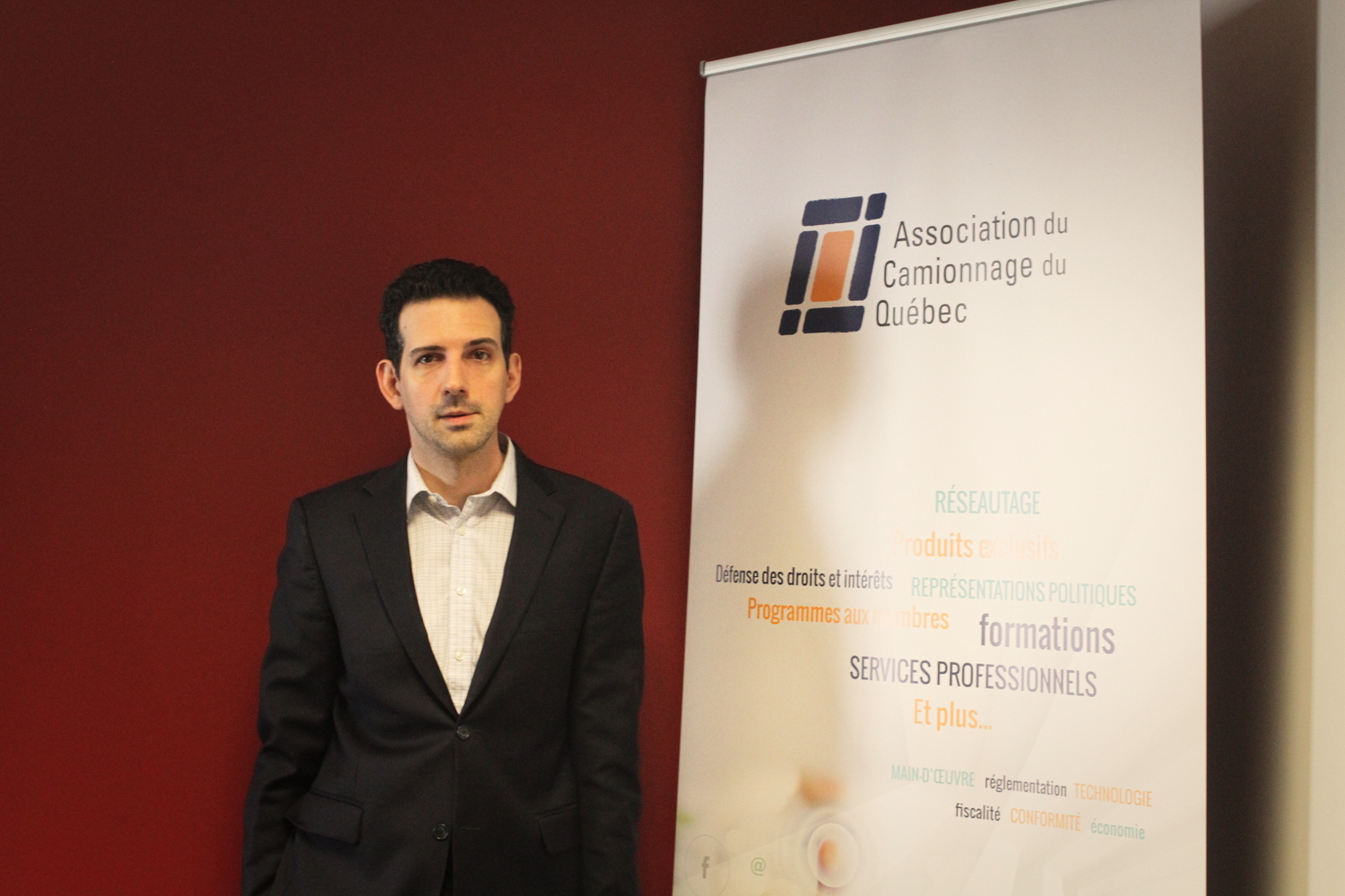 Axel RIOUX, directeur en communication.