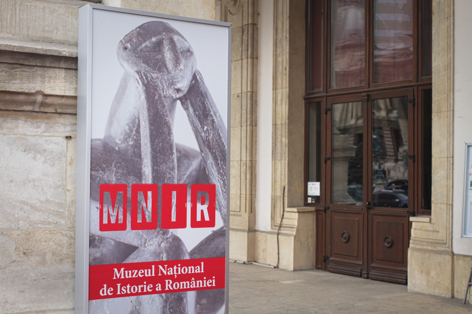 La statue du « Penseur » de la culture Hamangia est devenue le symbole du musée.