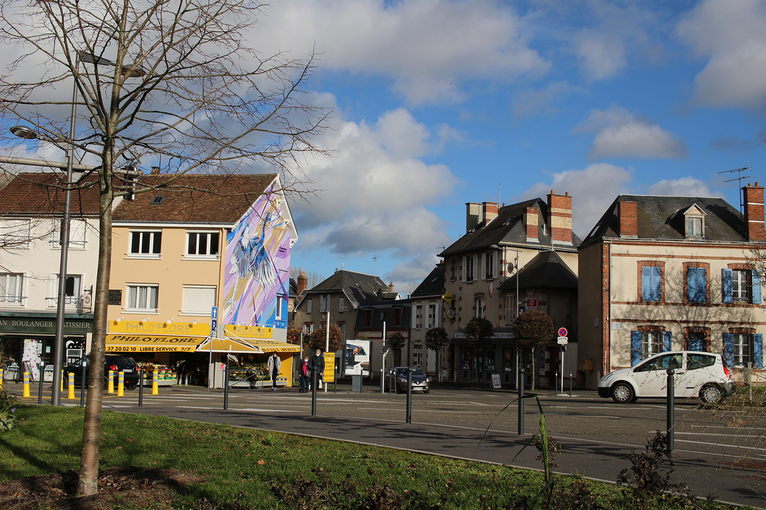 Vue sur la Place drouaise, à Chartres, où Didier PEYRONNET et Chloé DUBOIS se retrouvent avant d’aller sur les bords de l’Eure © Globe Reporters